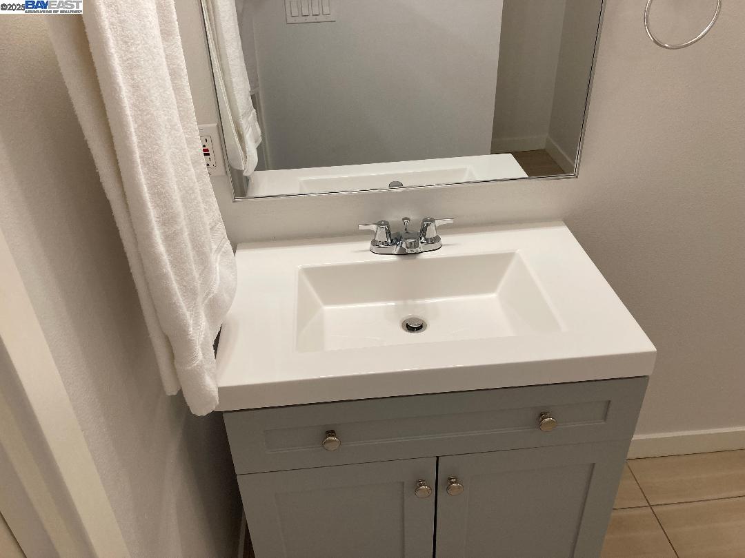 Detail Gallery Image 15 of 29 For 5406 Trask St, Oakland,  CA 94601 - 2 Beds | 2 Baths