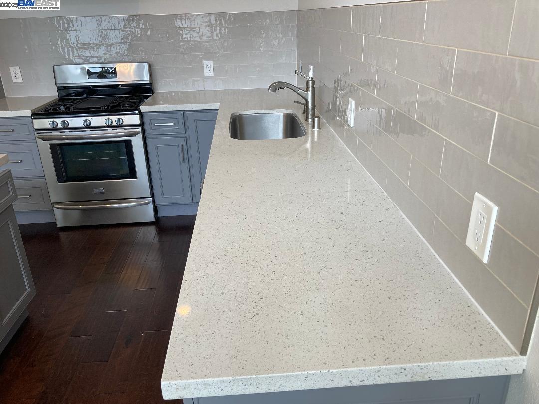 Detail Gallery Image 9 of 29 For 5406 Trask St, Oakland,  CA 94601 - 2 Beds | 2 Baths