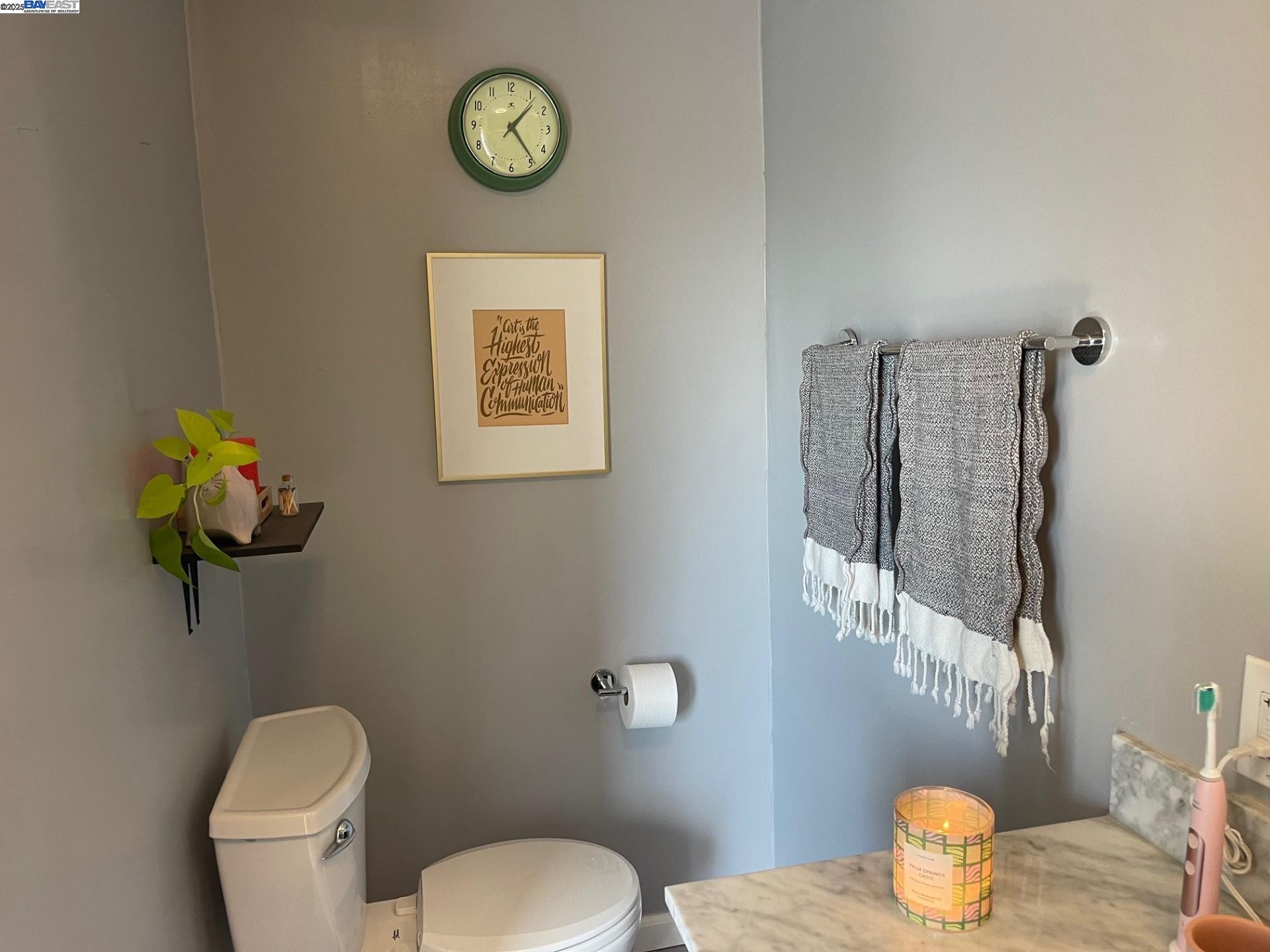 Detail Gallery Image 11 of 20 For 370 Grand Ave #5,  Oakland,  CA 94610 - 2 Beds | 2 Baths