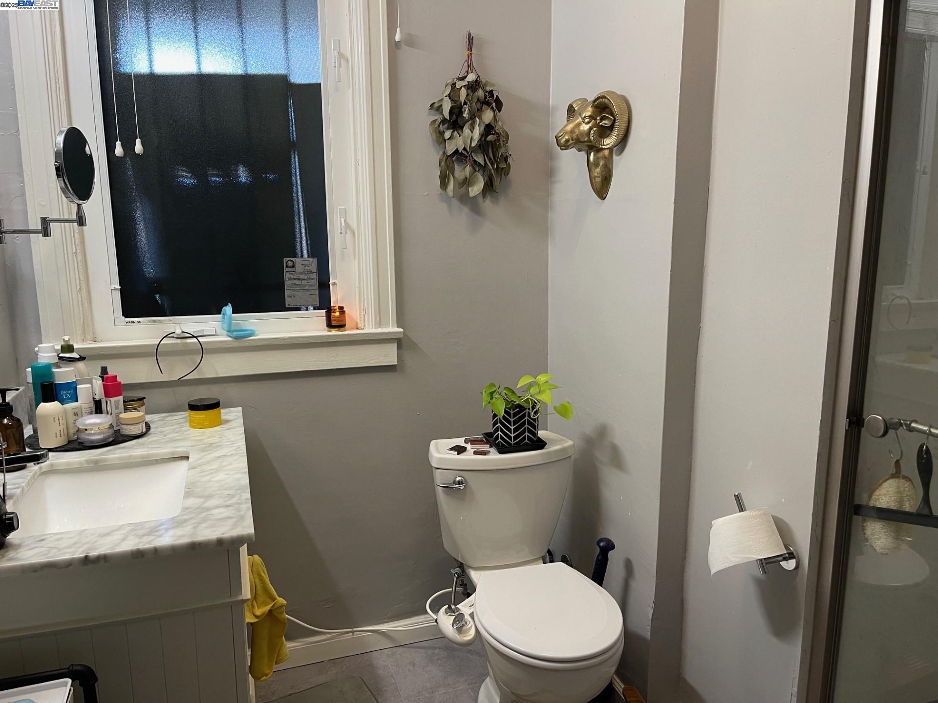 Detail Gallery Image 15 of 20 For 370 Grand Ave #5,  Oakland,  CA 94610 - 2 Beds | 2 Baths