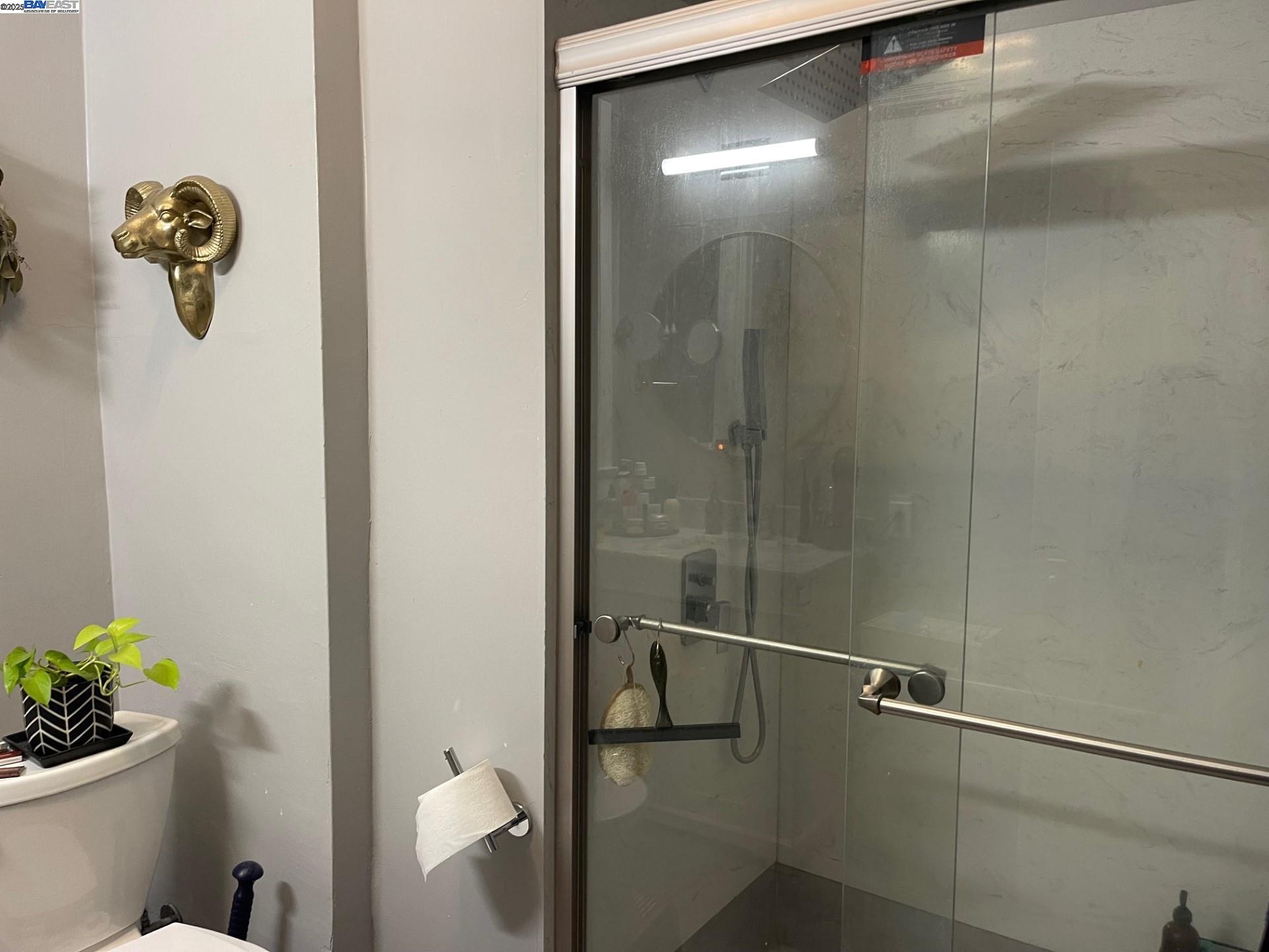 Detail Gallery Image 16 of 20 For 370 Grand Ave #5,  Oakland,  CA 94610 - 2 Beds | 2 Baths