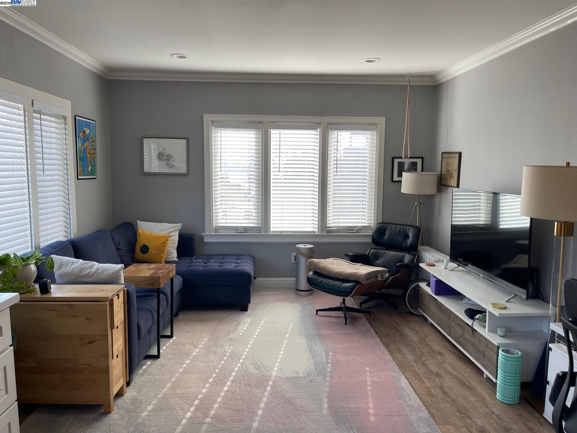 Detail Gallery Image 5 of 20 For 370 Grand Ave #5,  Oakland,  CA 94610 - 2 Beds | 2 Baths