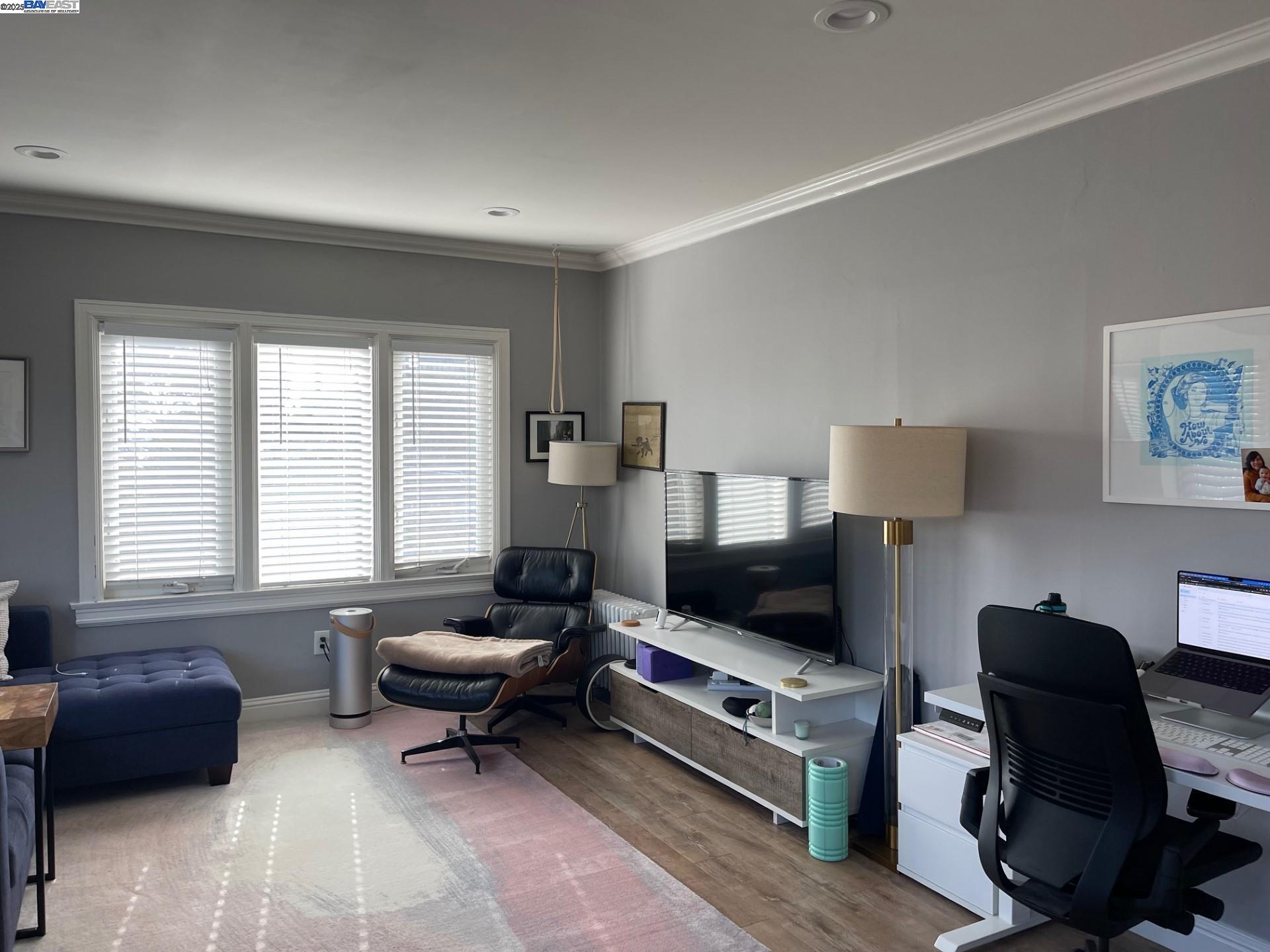 Detail Gallery Image 6 of 20 For 370 Grand Ave #5,  Oakland,  CA 94610 - 2 Beds | 2 Baths