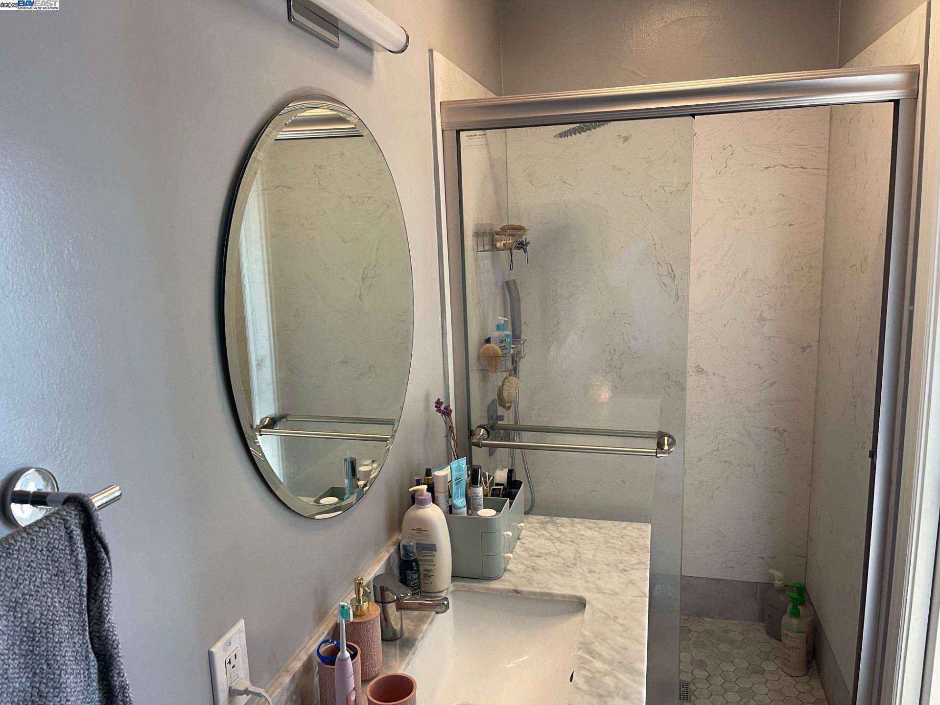 Detail Gallery Image 10 of 20 For 370 Grand Ave #5,  Oakland,  CA 94610 - 2 Beds | 2 Baths