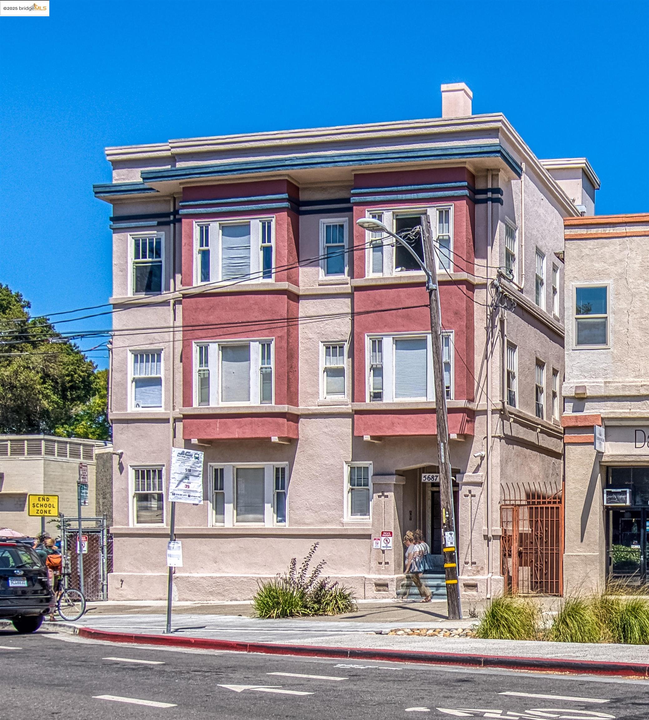 Detail Gallery Image 2 of 11 For 5687 Miles Ave, Oakland,  CA 94618 - – Beds | – Baths