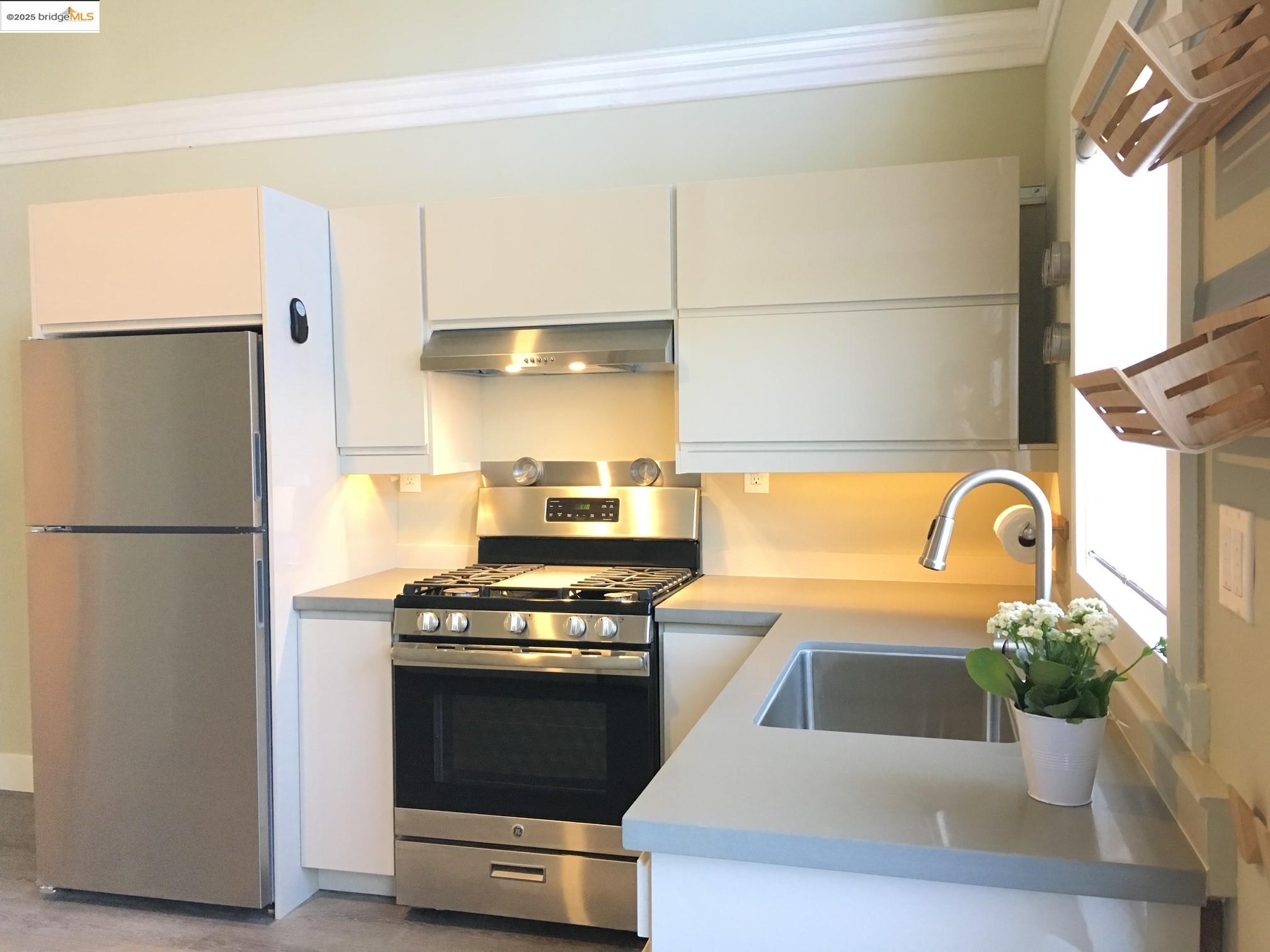 Detail Gallery Image 11 of 11 For 5687 Miles Ave, Oakland,  CA 94618 - – Beds | – Baths