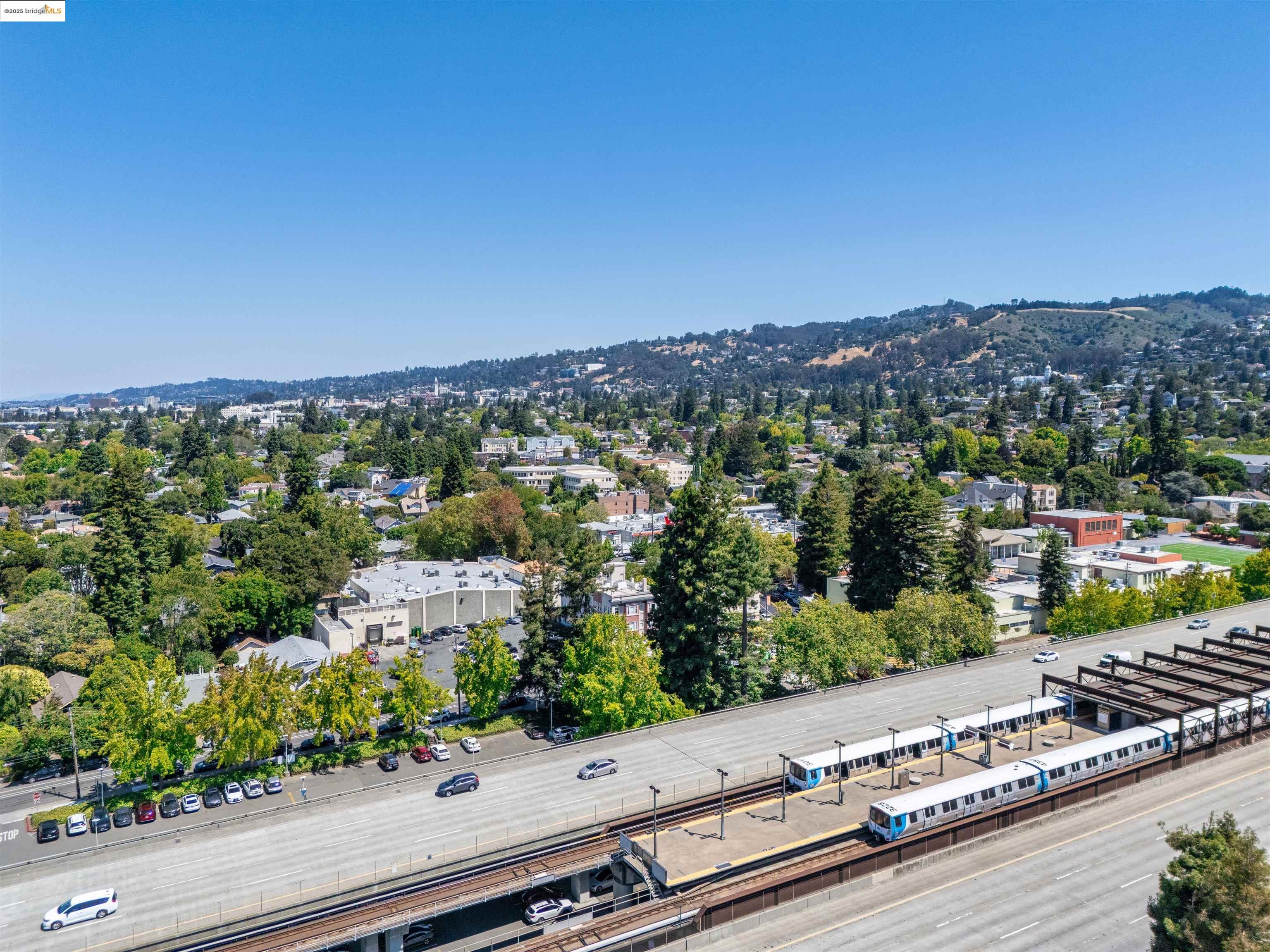 Detail Gallery Image 3 of 11 For 5687 Miles Ave, Oakland,  CA 94618 - – Beds | – Baths