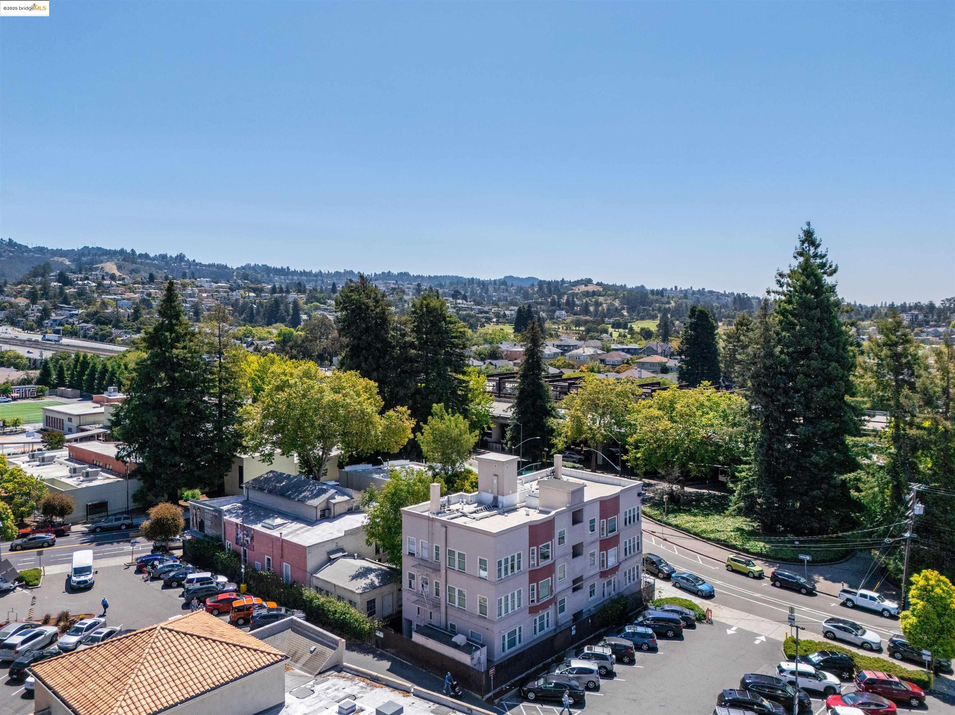 Detail Gallery Image 4 of 11 For 5687 Miles Ave, Oakland,  CA 94618 - – Beds | – Baths