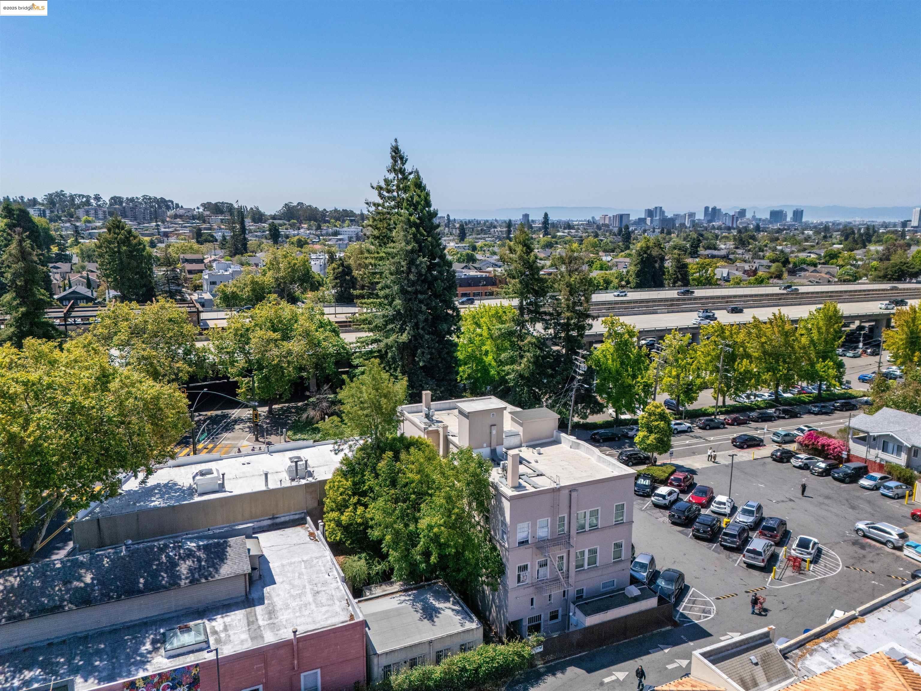 Detail Gallery Image 5 of 11 For 5687 Miles Ave, Oakland,  CA 94618 - – Beds | – Baths