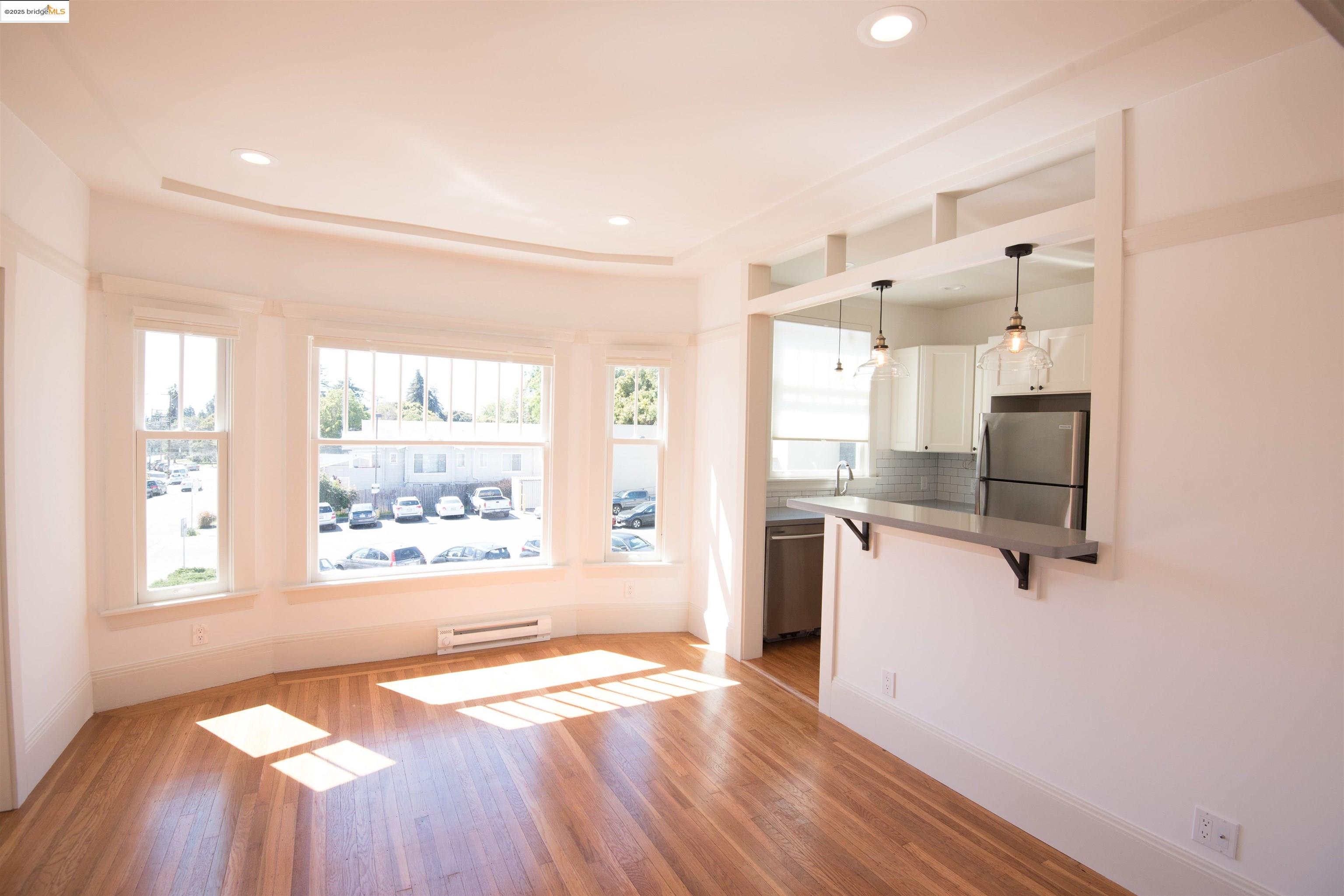 Detail Gallery Image 7 of 11 For 5687 Miles Ave, Oakland,  CA 94618 - – Beds | – Baths