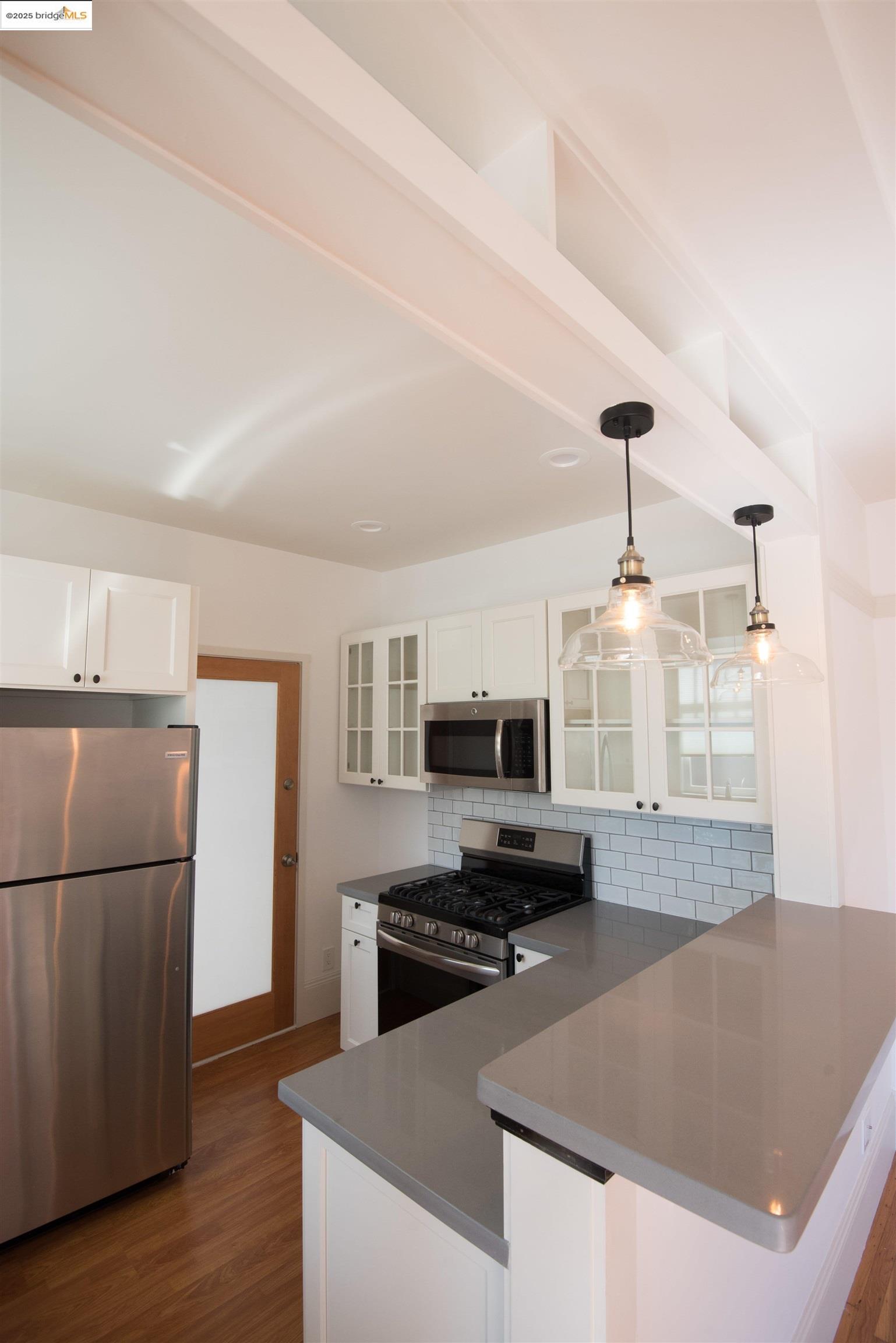 Detail Gallery Image 9 of 12 For 5687 Miles Ave, Oakland,  CA 94618 - – Beds | – Baths