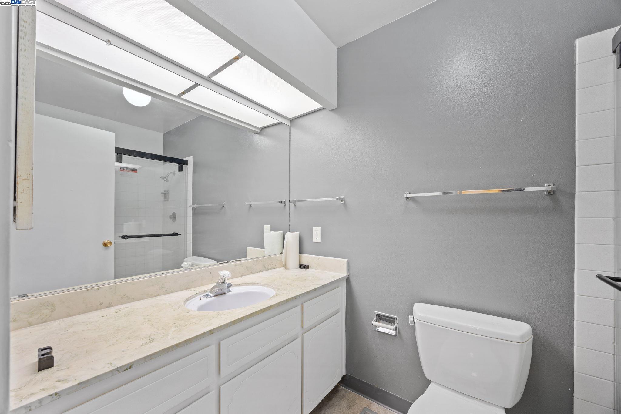 Detail Gallery Image 12 of 32 For 3315 Willis Lane, Alameda,  CA 94502 - 3 Beds | 2/1 Baths