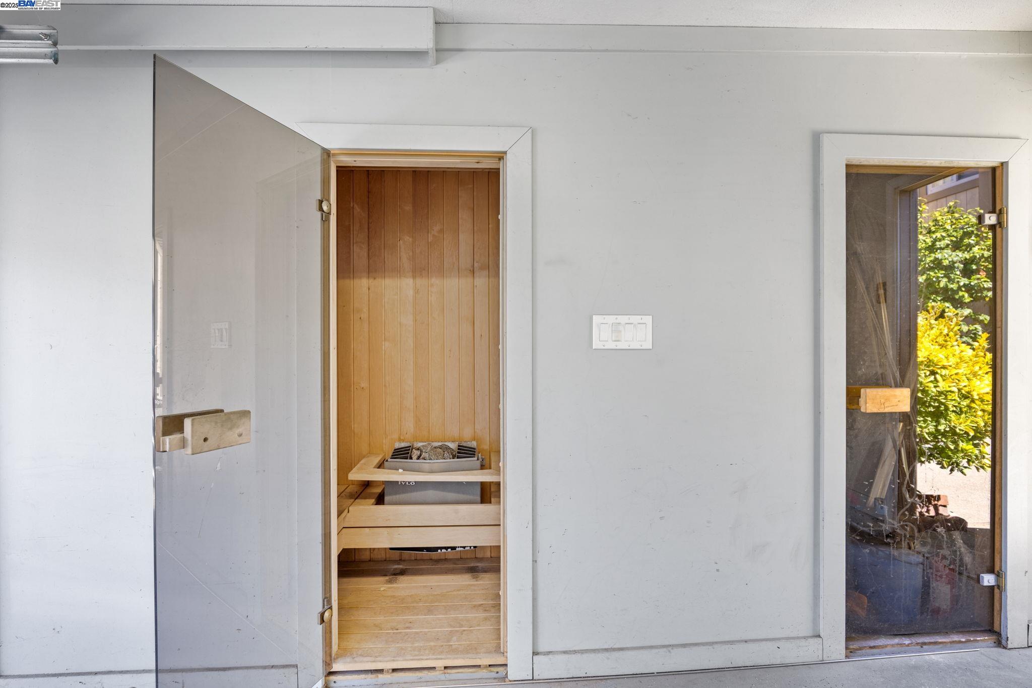 Detail Gallery Image 19 of 32 For 3315 Willis Lane, Alameda,  CA 94502 - 3 Beds | 2/1 Baths