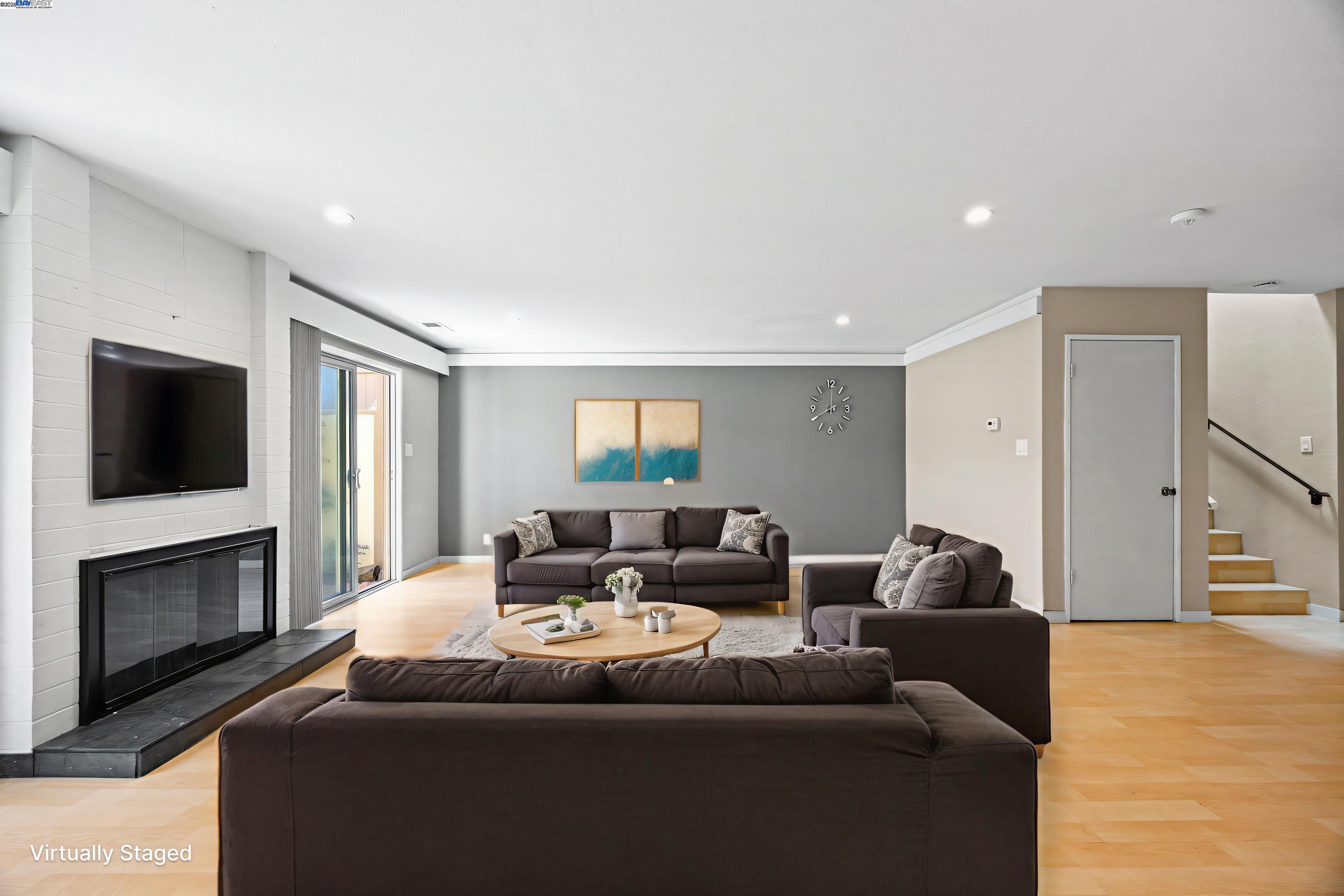 Detail Gallery Image 5 of 32 For 3315 Willis Lane, Alameda,  CA 94502 - 3 Beds | 2/1 Baths