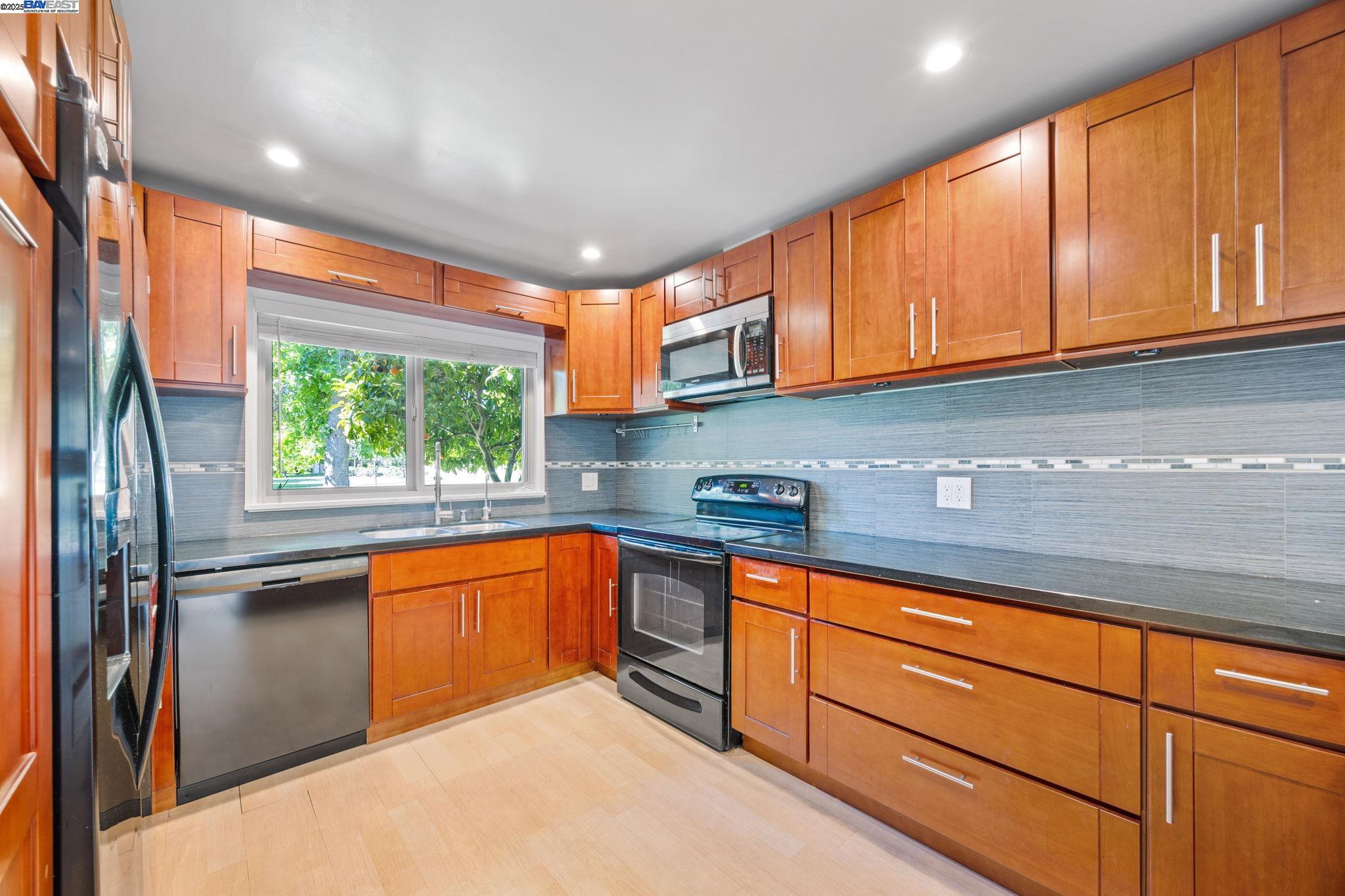 Photo #8: 41107800 Listing: Photo #8