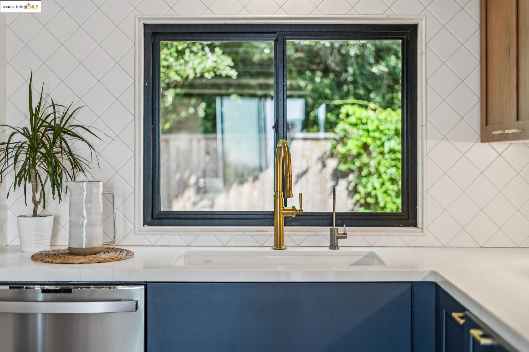Detail Gallery Image 20 of 54 For 690 Panoramic Way, Berkeley,  CA 94704-2537 - 3 Beds | 3 Baths