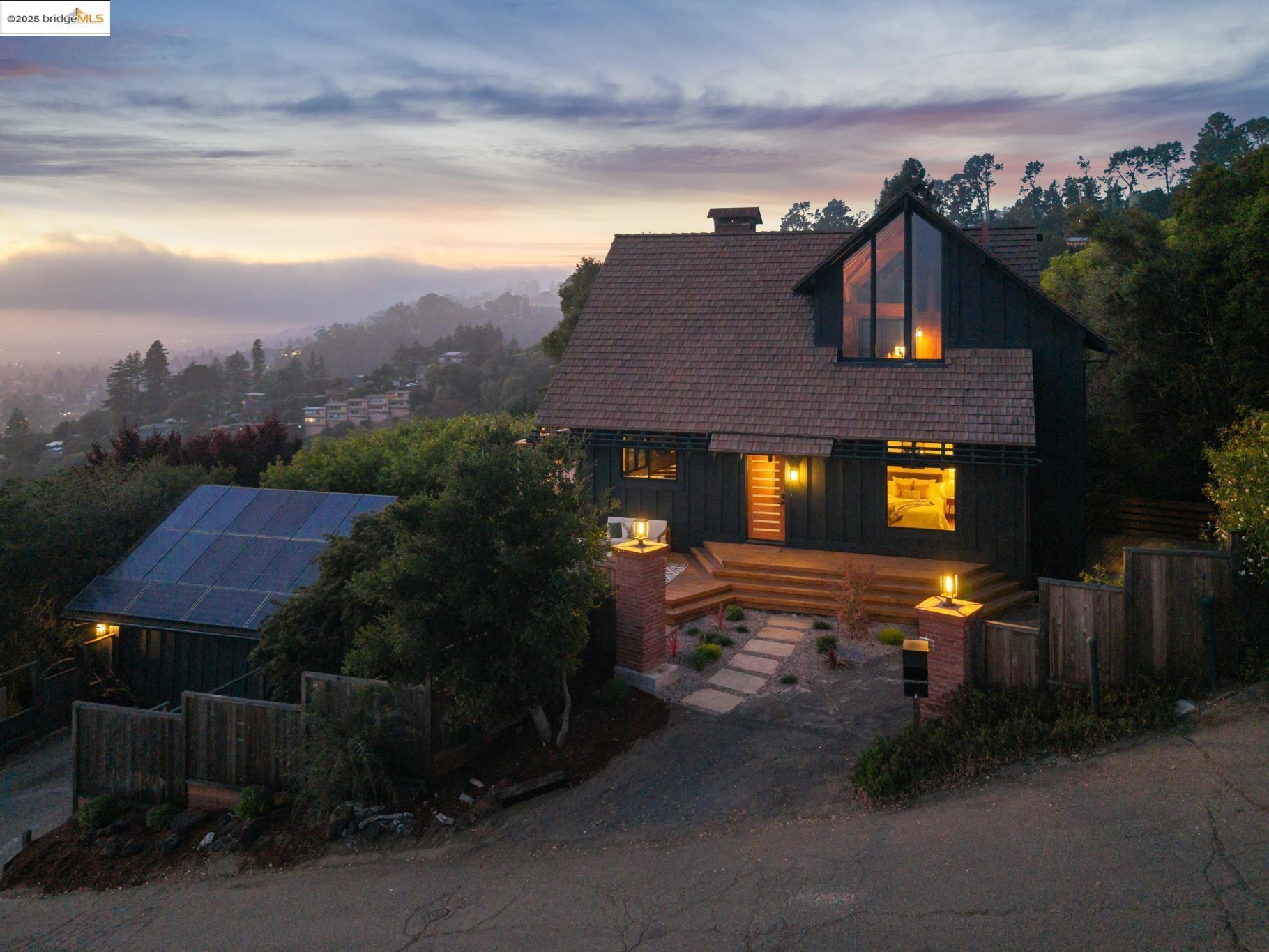 Detail Gallery Image 3 of 54 For 690 Panoramic Way, Berkeley,  CA 94704-2537 - 3 Beds | 3 Baths