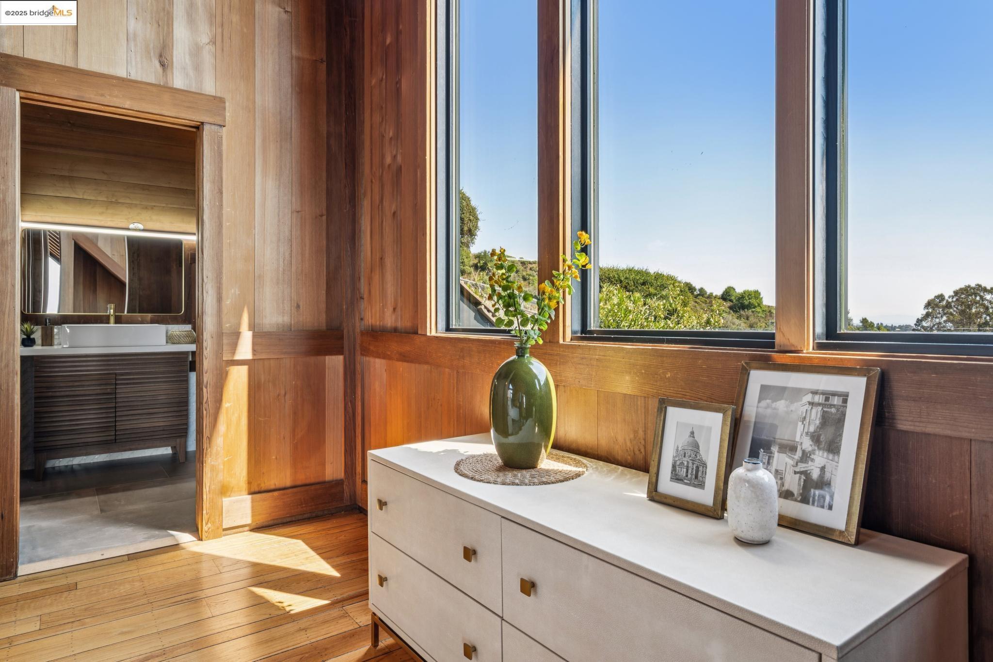 Detail Gallery Image 28 of 54 For 690 Panoramic Way, Berkeley,  CA 94704-2537 - 3 Beds | 3 Baths