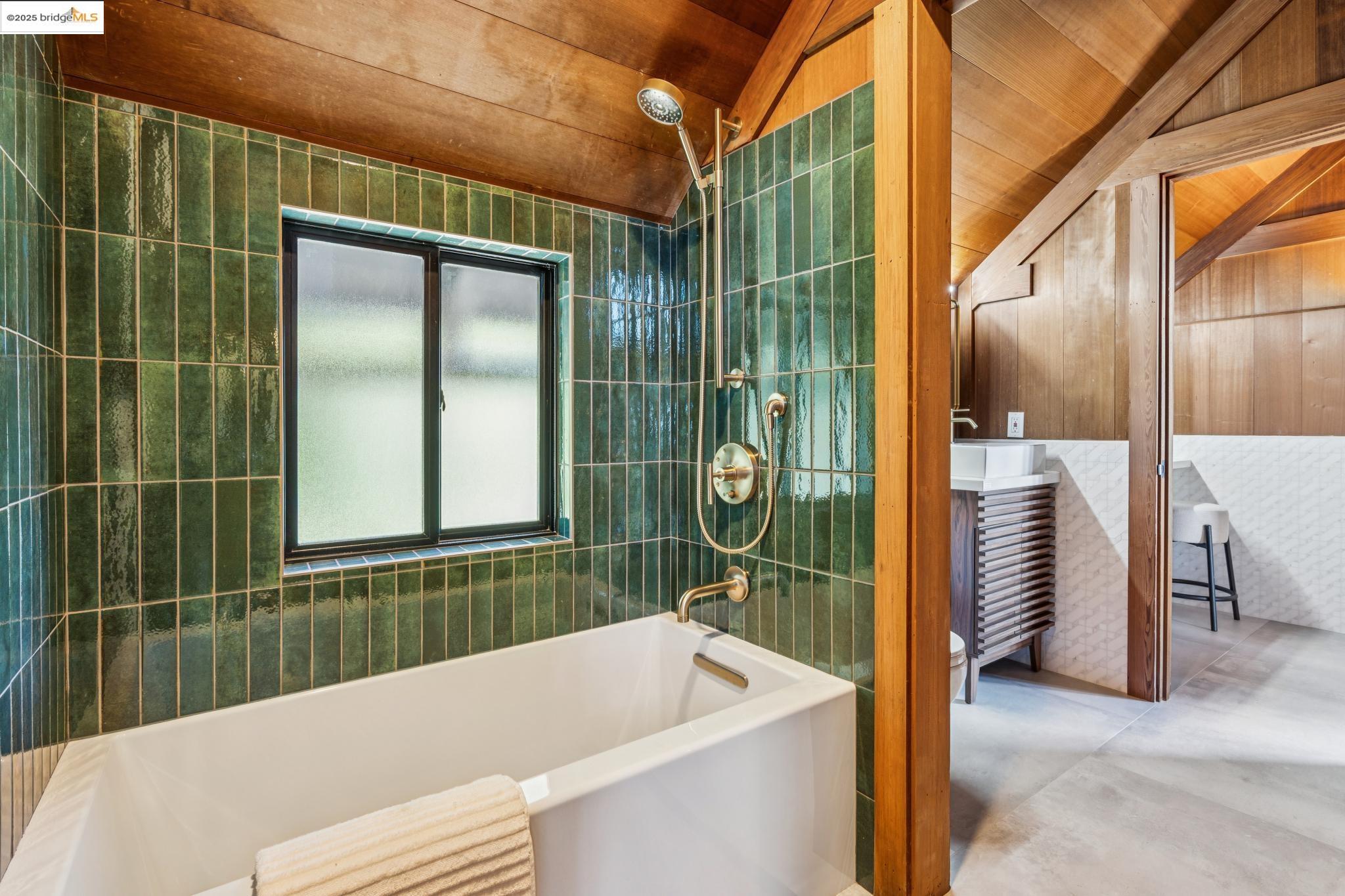 Detail Gallery Image 31 of 54 For 690 Panoramic Way, Berkeley,  CA 94704-2537 - 3 Beds | 3 Baths