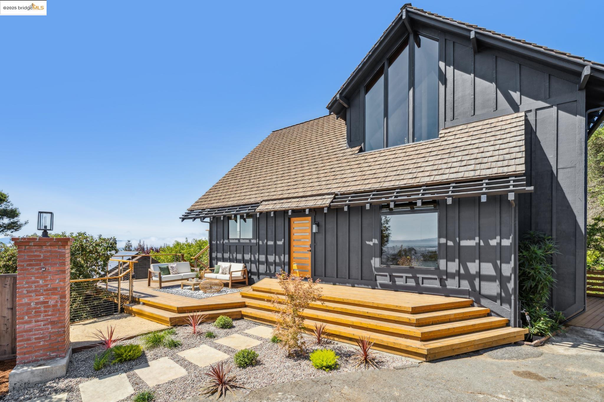Detail Gallery Image 5 of 54 For 690 Panoramic Way, Berkeley,  CA 94704-2537 - 3 Beds | 3 Baths