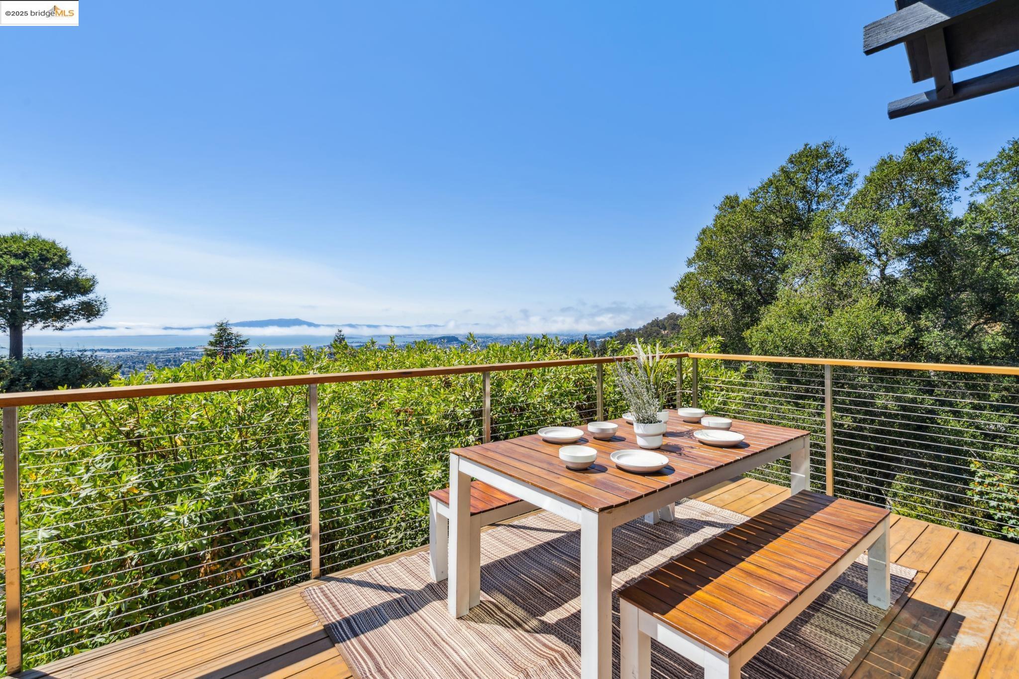 Detail Gallery Image 10 of 54 For 690 Panoramic Way, Berkeley,  CA 94704-2537 - 3 Beds | 3 Baths