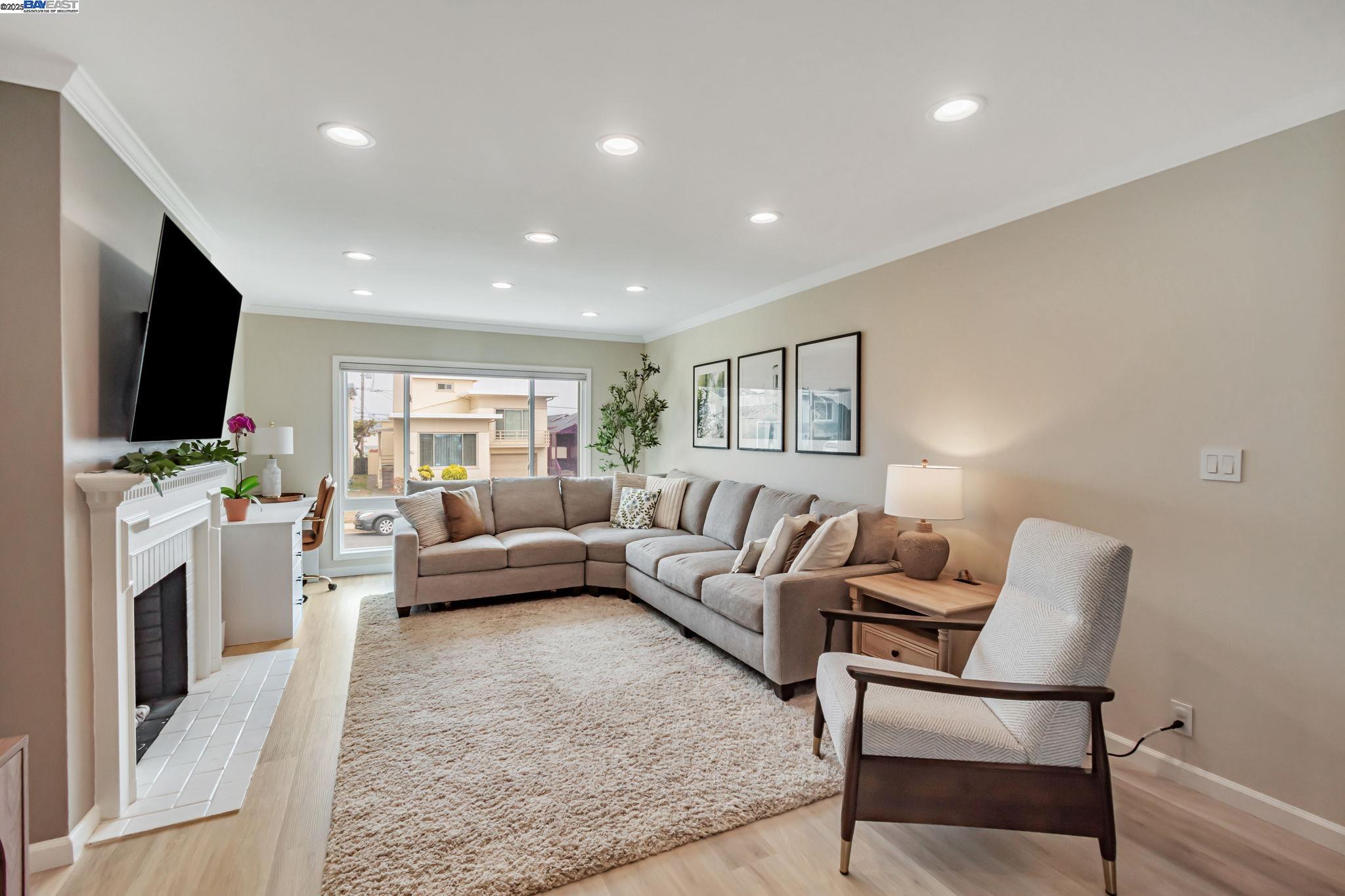 Detail Gallery Image 2 of 29 For 59 Weston, Daly City,  CA 94015 - 3 Beds | 2 Baths