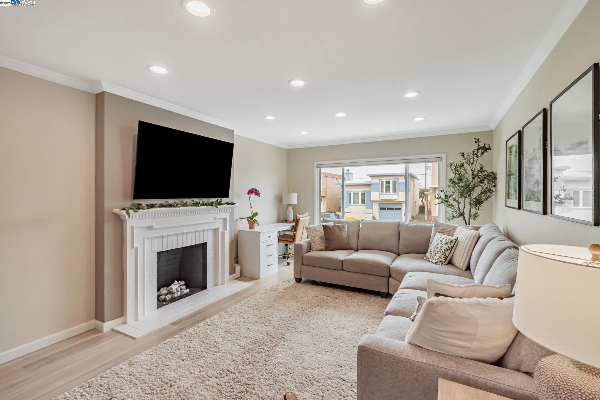 Detail Gallery Image 3 of 29 For 59 Weston, Daly City,  CA 94015 - 3 Beds | 2 Baths