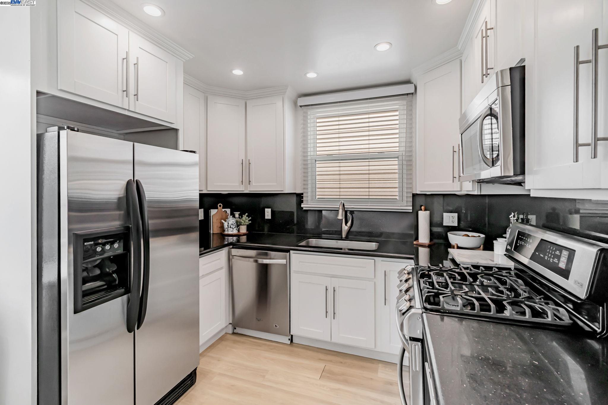 Detail Gallery Image 6 of 29 For 59 Weston, Daly City,  CA 94015 - 3 Beds | 2 Baths