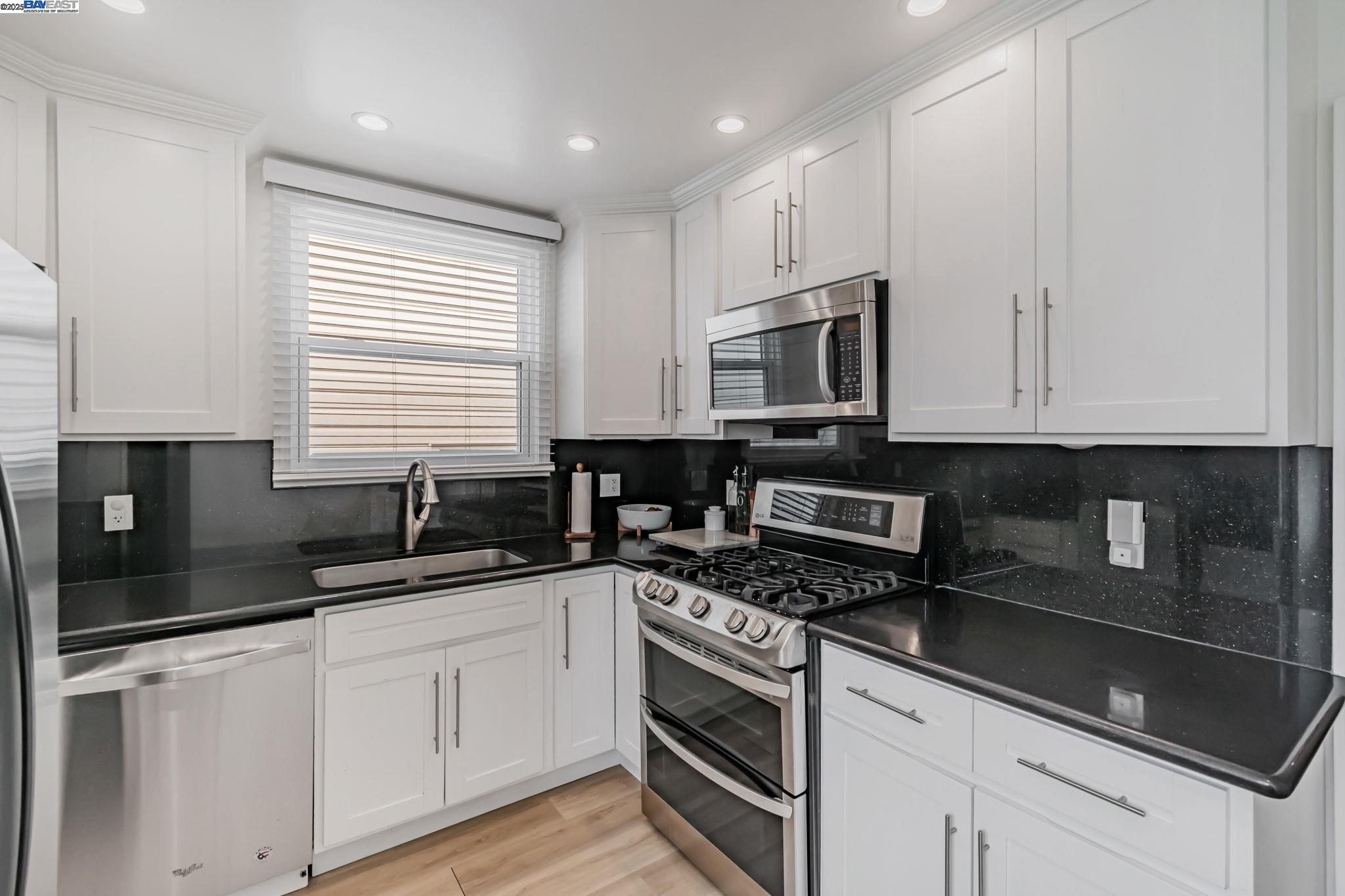 Detail Gallery Image 8 of 29 For 59 Weston, Daly City,  CA 94015 - 3 Beds | 2 Baths
