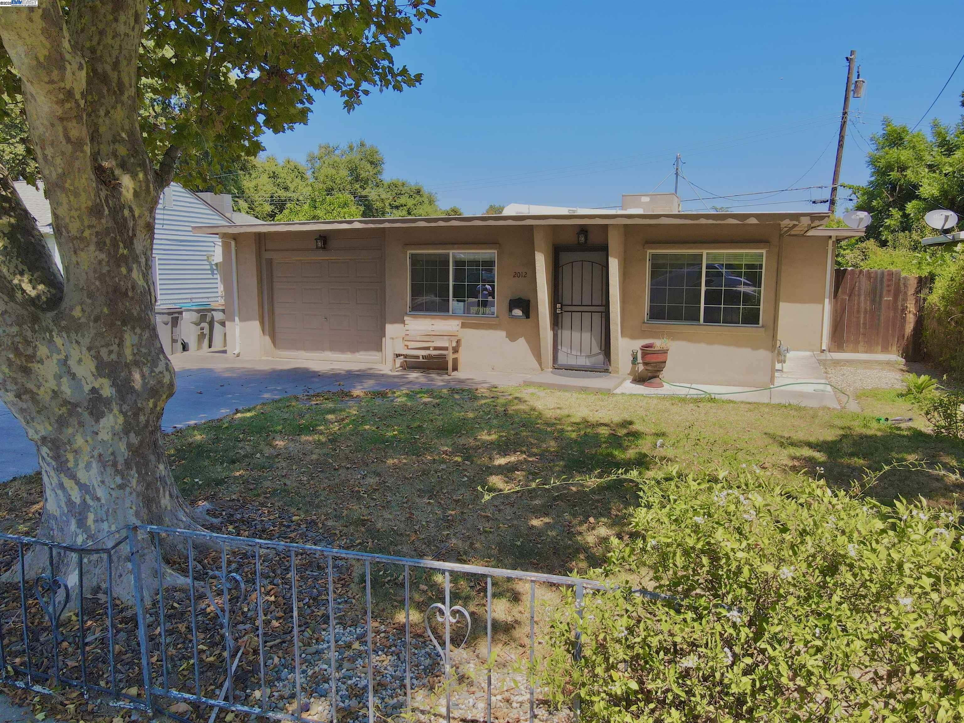 Detail Gallery Image 1 of 12 For 2012 Michigan Blvd, West Sacramento,  CA 95691 - 2 Beds | 1 Baths