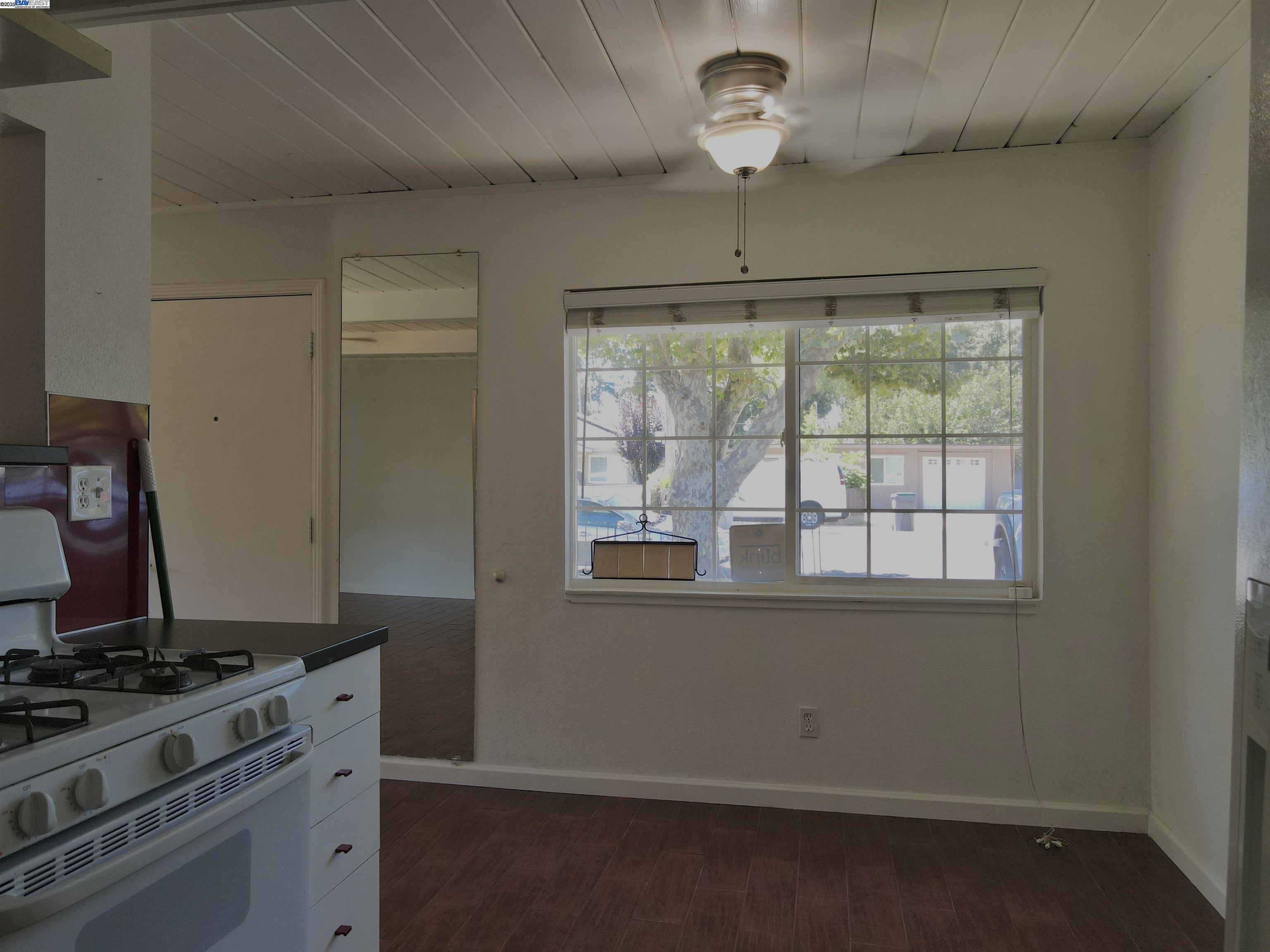 Detail Gallery Image 11 of 12 For 2012 Michigan Blvd, West Sacramento,  CA 95691 - 2 Beds | 1 Baths