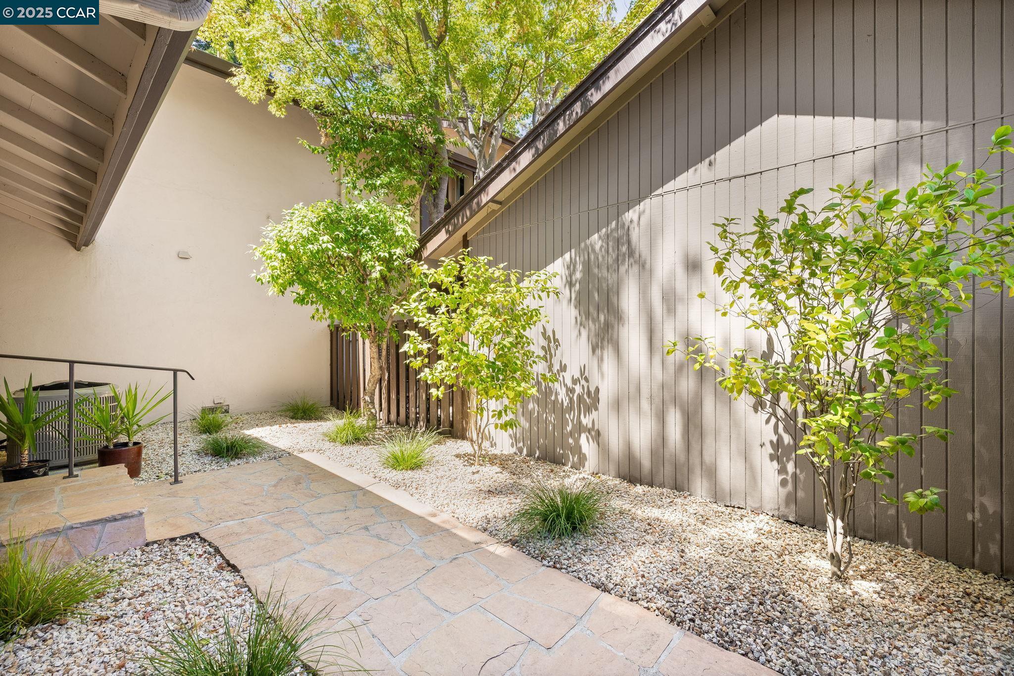 Detail Gallery Image 19 of 41 For 1905 Countrywood, Walnut Creek,  CA 94598 - 2 Beds | 1/1 Baths