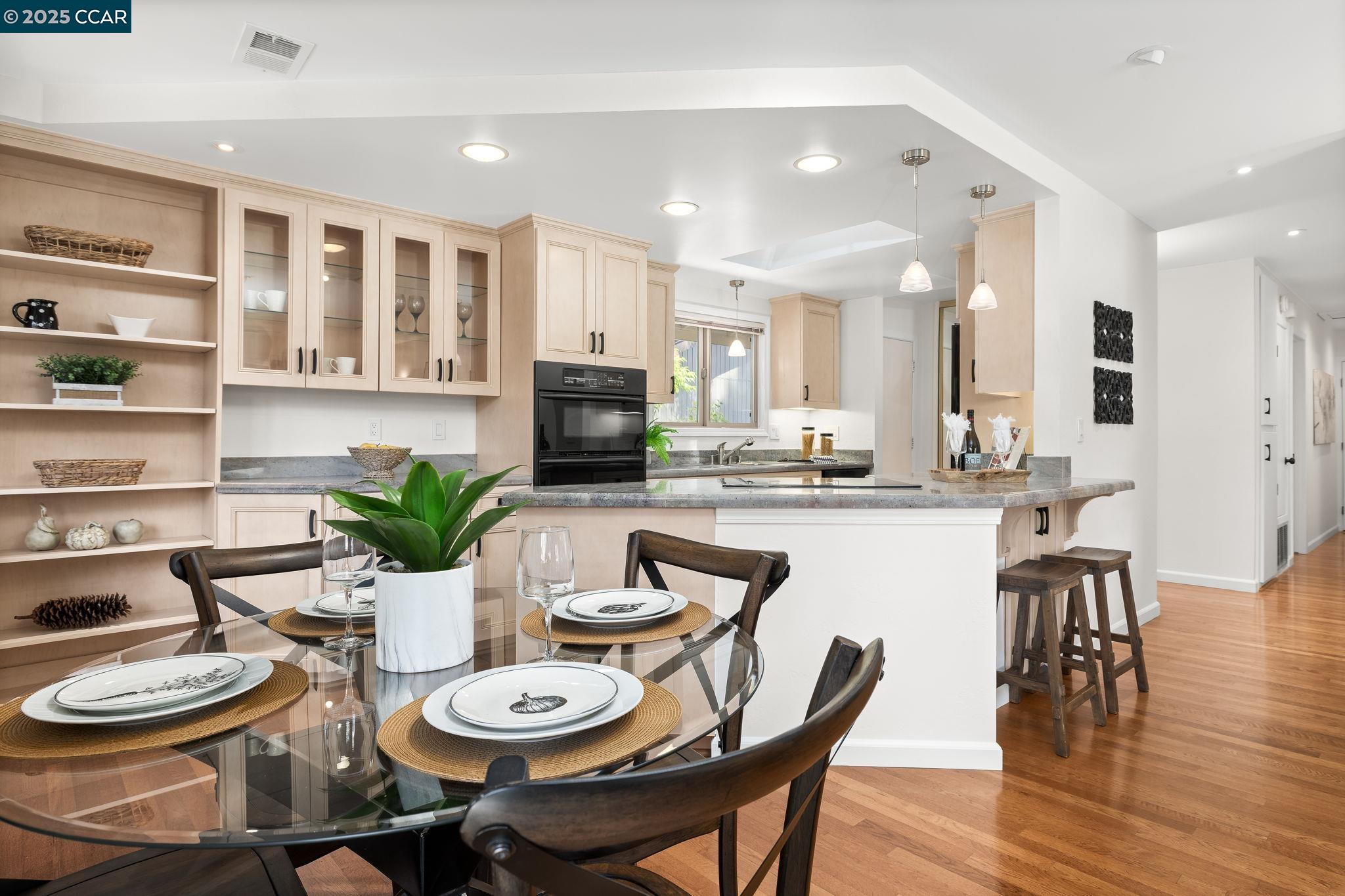Detail Gallery Image 6 of 41 For 1905 Countrywood, Walnut Creek,  CA 94598 - 2 Beds | 1/1 Baths