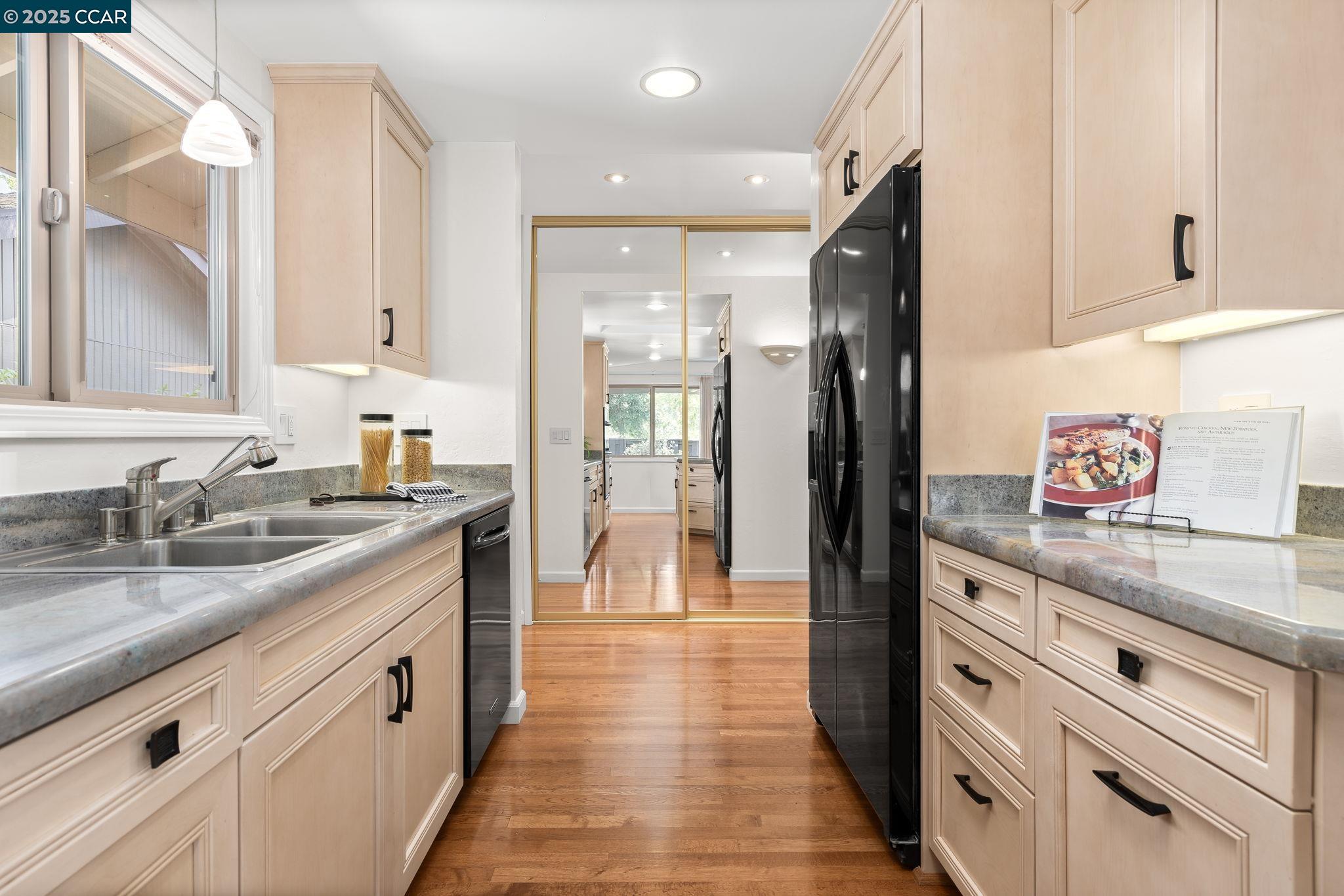 Detail Gallery Image 8 of 41 For 1905 Countrywood, Walnut Creek,  CA 94598 - 2 Beds | 1/1 Baths