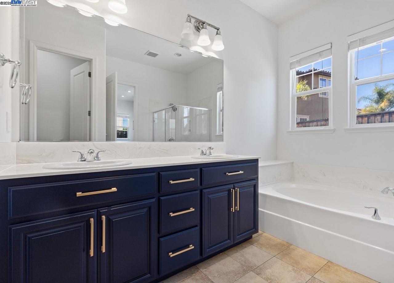 Detail Gallery Image 12 of 20 For 2453 Forino Dr, Dublin,  CA 94568 - 3 Beds | 2 Baths