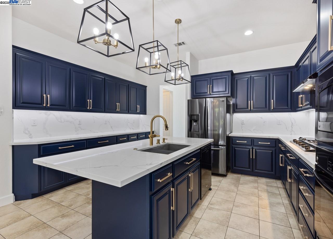 Detail Gallery Image 4 of 20 For 2453 Forino Dr, Dublin,  CA 94568 - 3 Beds | 2 Baths