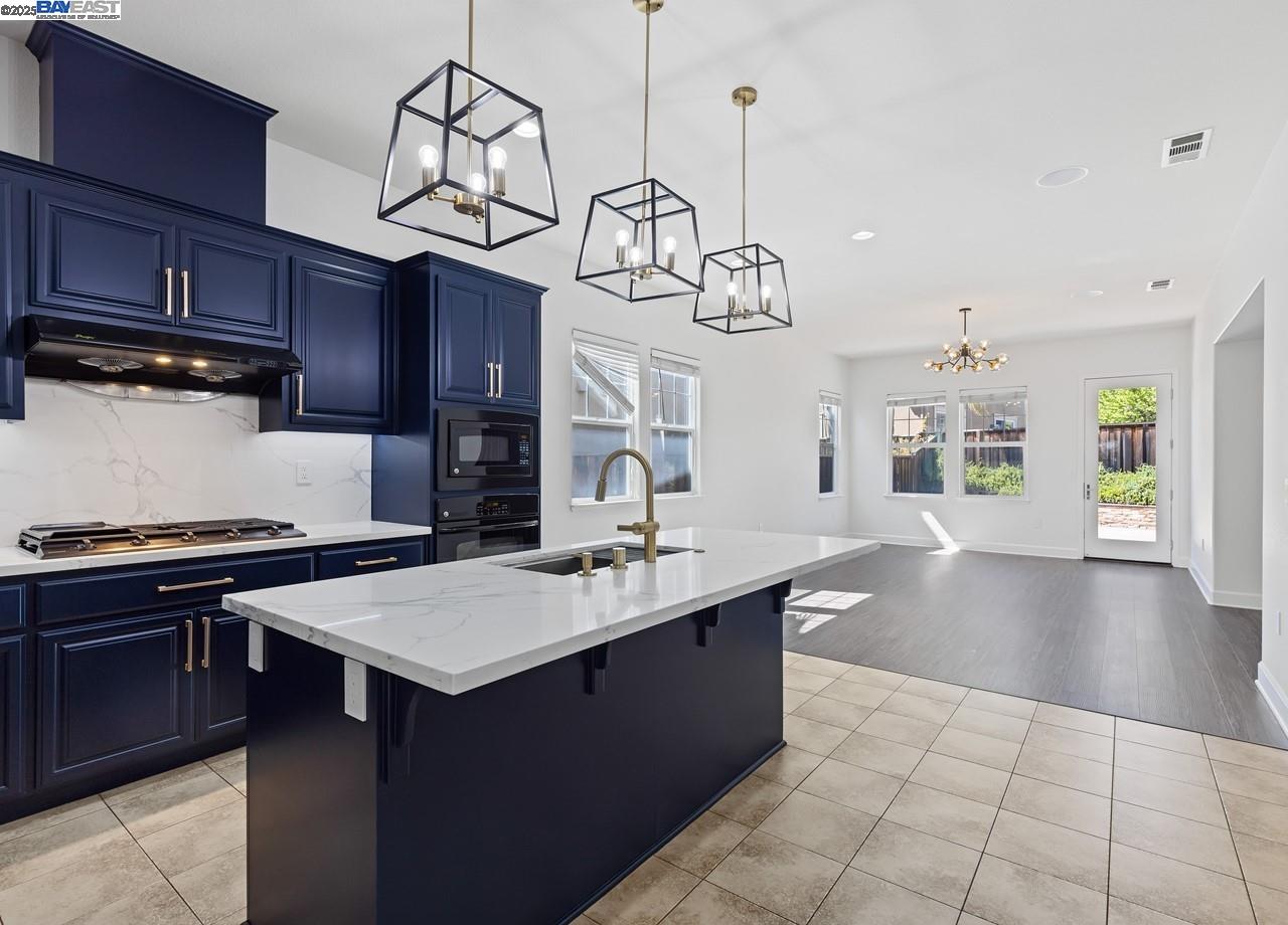 Detail Gallery Image 6 of 20 For 2453 Forino Dr, Dublin,  CA 94568 - 3 Beds | 2 Baths