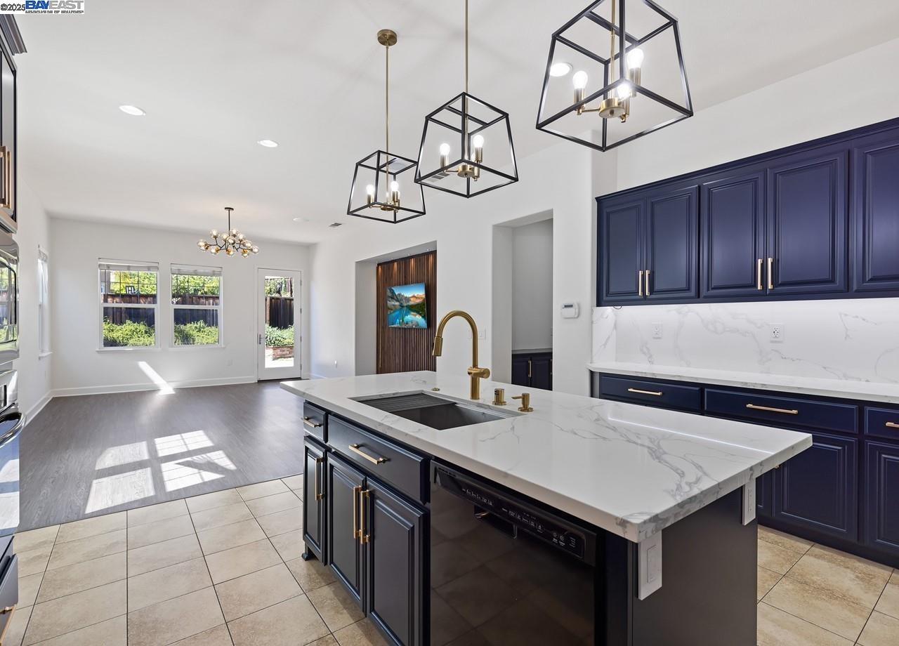 Detail Gallery Image 7 of 20 For 2453 Forino Dr, Dublin,  CA 94568 - 3 Beds | 2 Baths