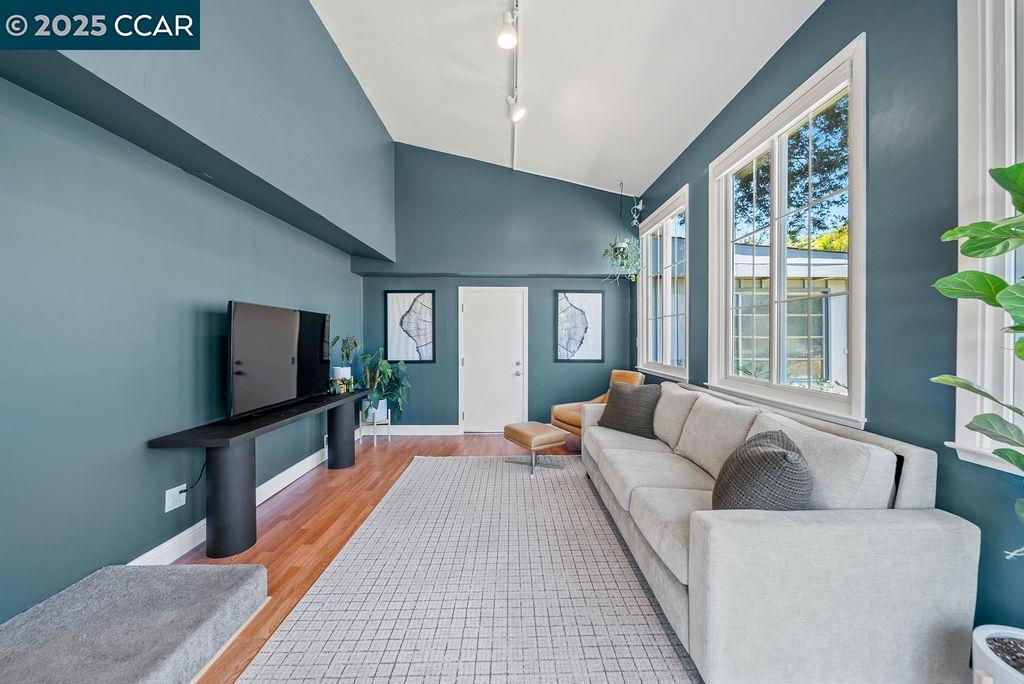 Detail Gallery Image 18 of 41 For 311 Jordan Ct, Martinez,  CA 94553 - 3 Beds | 2 Baths