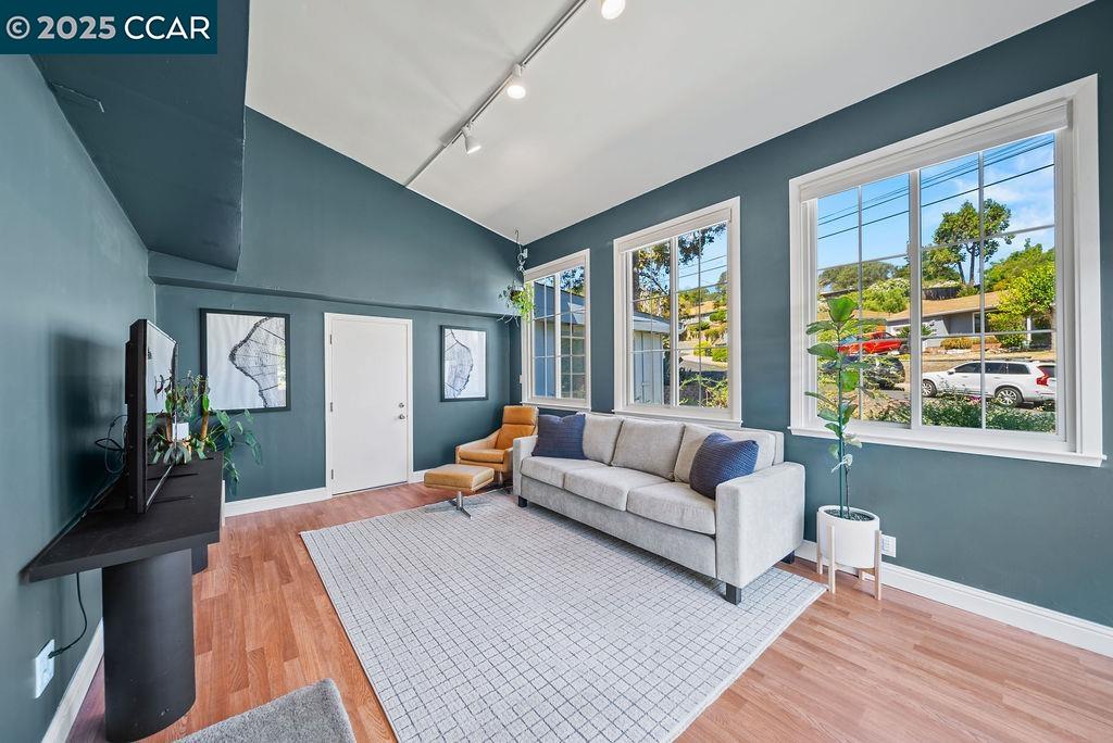 Detail Gallery Image 19 of 41 For 311 Jordan Ct, Martinez,  CA 94553 - 3 Beds | 2 Baths