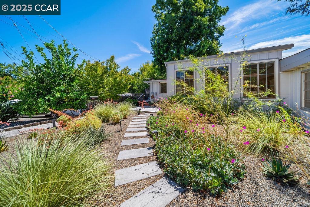 Detail Gallery Image 4 of 41 For 311 Jordan Ct, Martinez,  CA 94553 - 3 Beds | 2 Baths