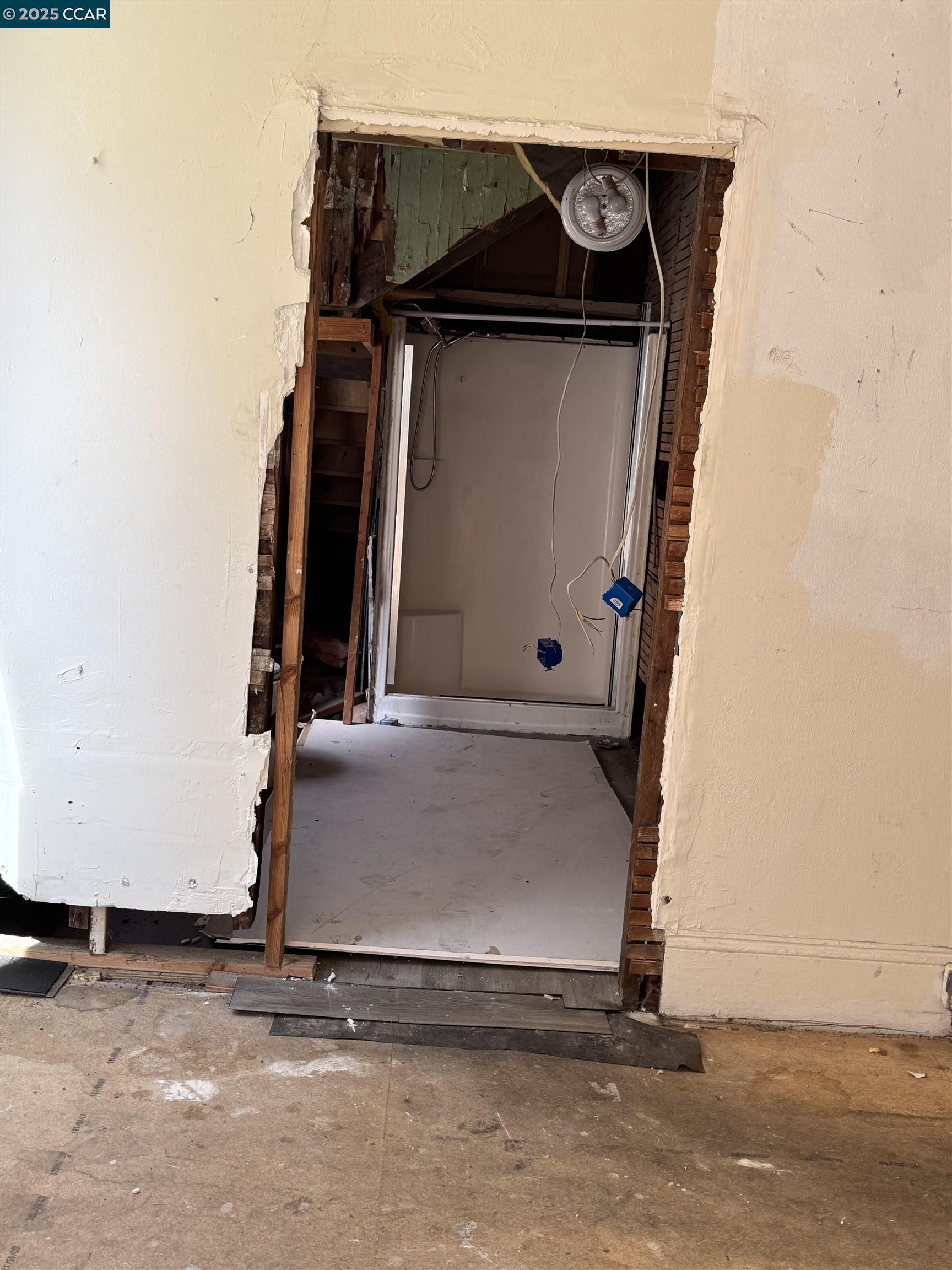 Detail Gallery Image 11 of 42 For 1436 Peralta St, Oakland,  CA 94607 - 10 Beds | 2/1 Baths