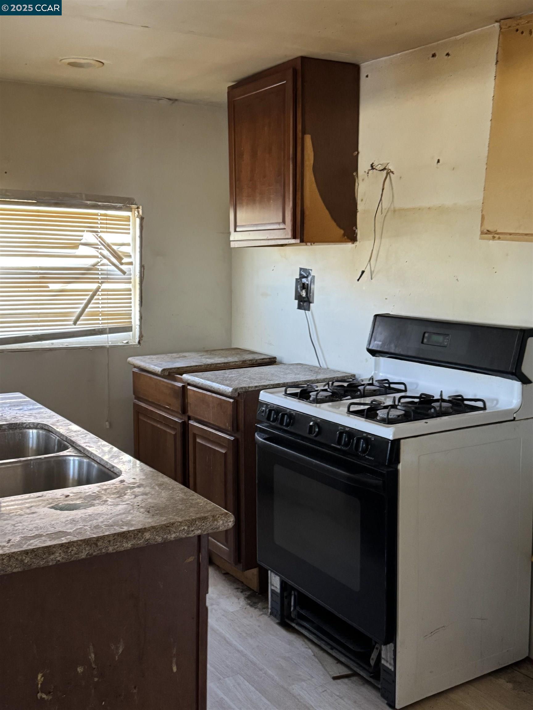 Detail Gallery Image 26 of 42 For 1436 Peralta St, Oakland,  CA 94607 - 10 Beds | 2/1 Baths
