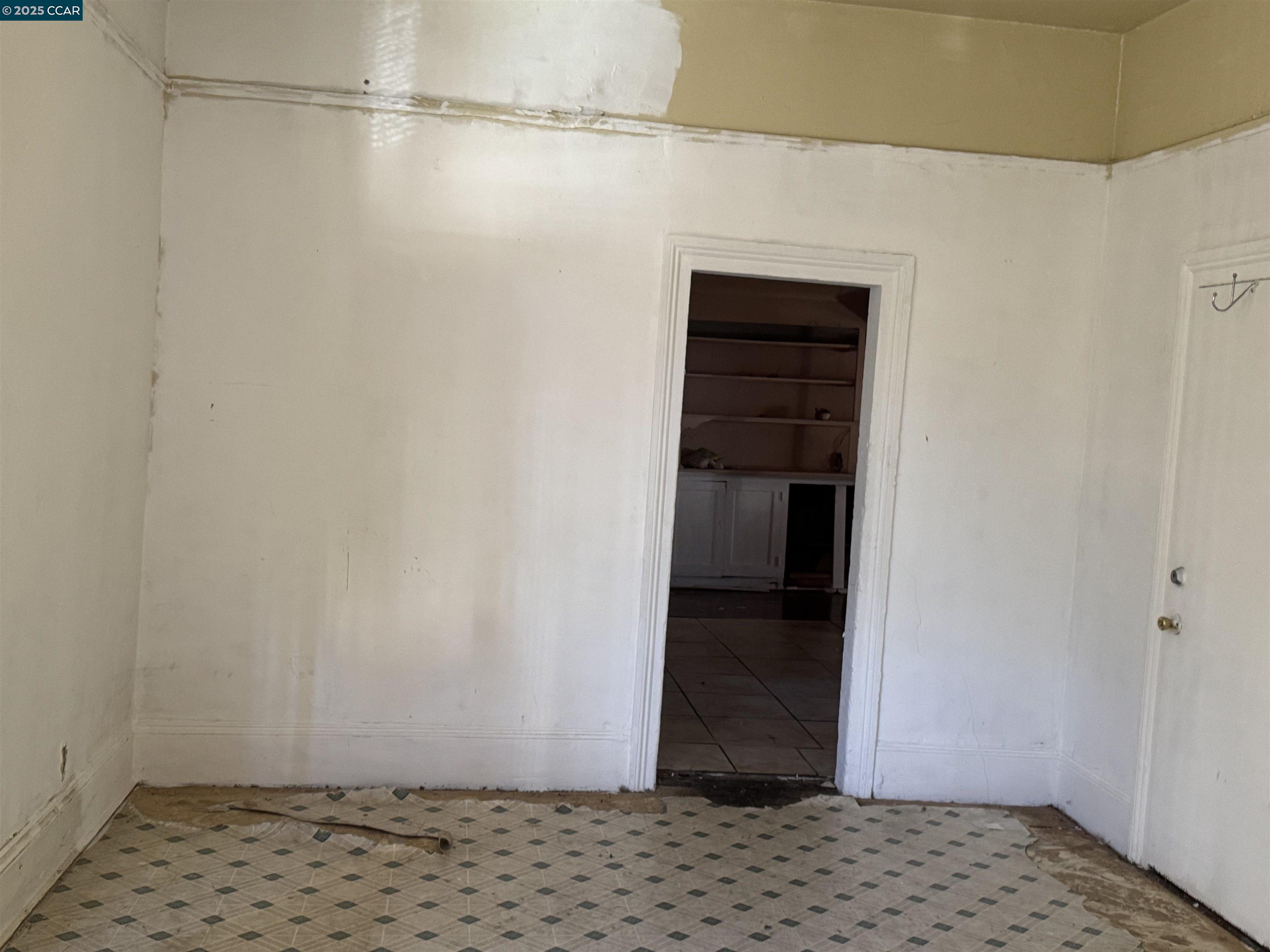 Detail Gallery Image 6 of 42 For 1436 Peralta St, Oakland,  CA 94607 - 10 Beds | 2/1 Baths