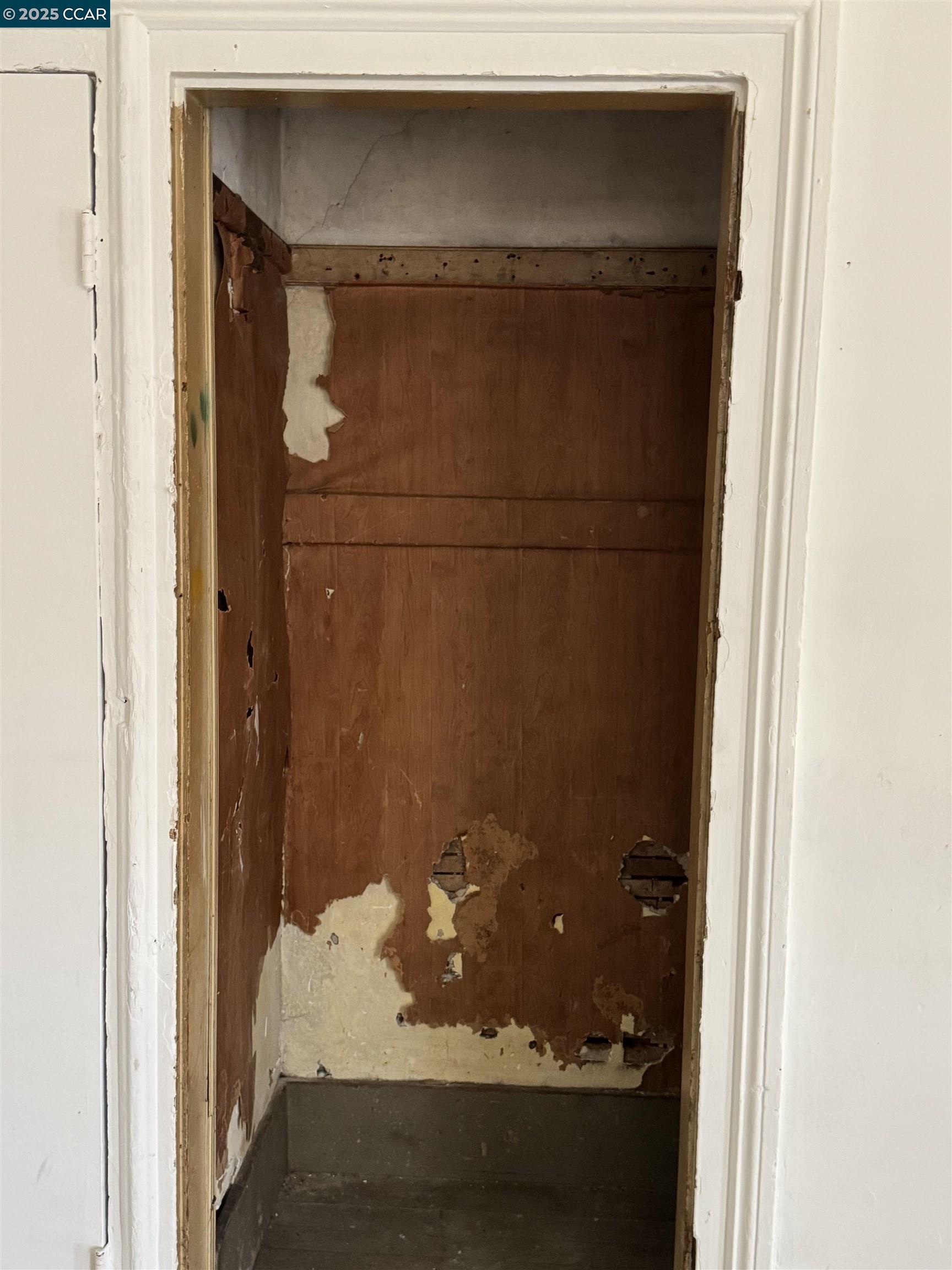 Detail Gallery Image 7 of 42 For 1436 Peralta St, Oakland,  CA 94607 - 10 Beds | 2/1 Baths