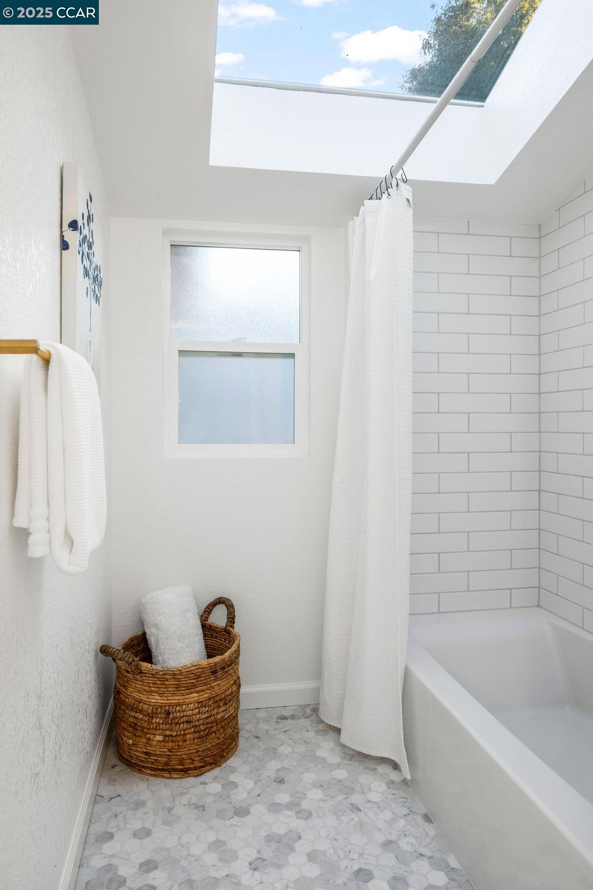 Detail Gallery Image 16 of 28 For 12 Dos Encinas, Orinda,  CA 94563 - 3 Beds | 2 Baths