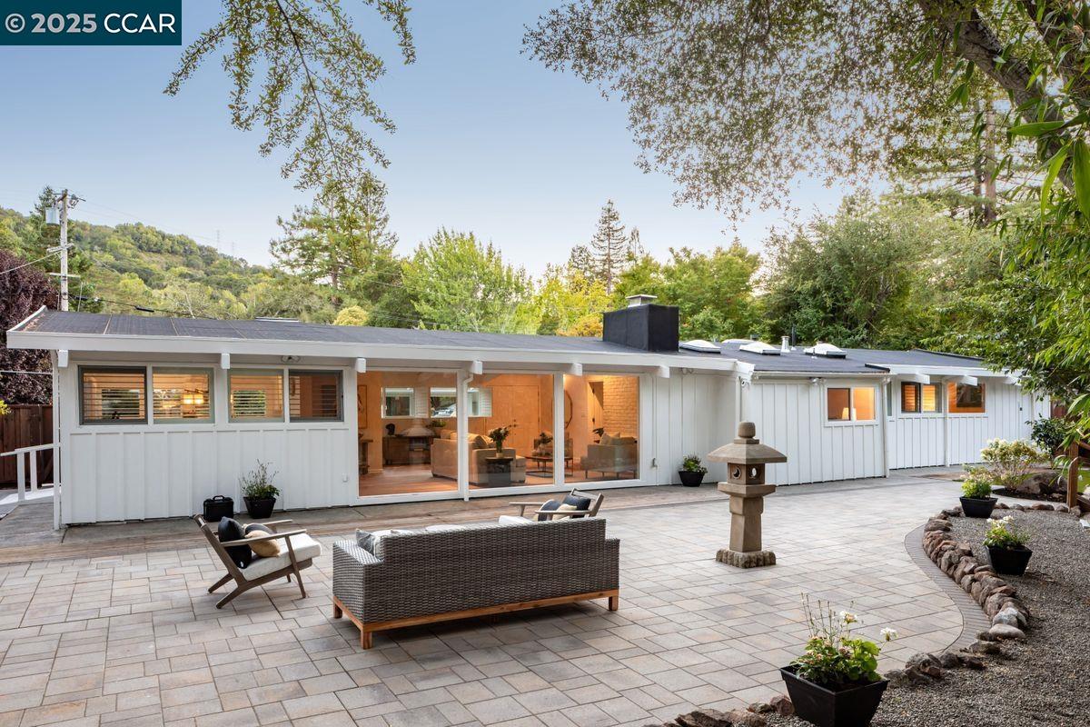 Detail Gallery Image 19 of 28 For 12 Dos Encinas, Orinda,  CA 94563 - 3 Beds | 2 Baths