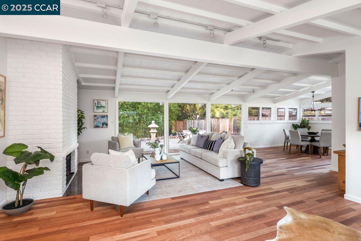 Detail Gallery Image 3 of 28 For 12 Dos Encinas, Orinda,  CA 94563 - 3 Beds | 2 Baths