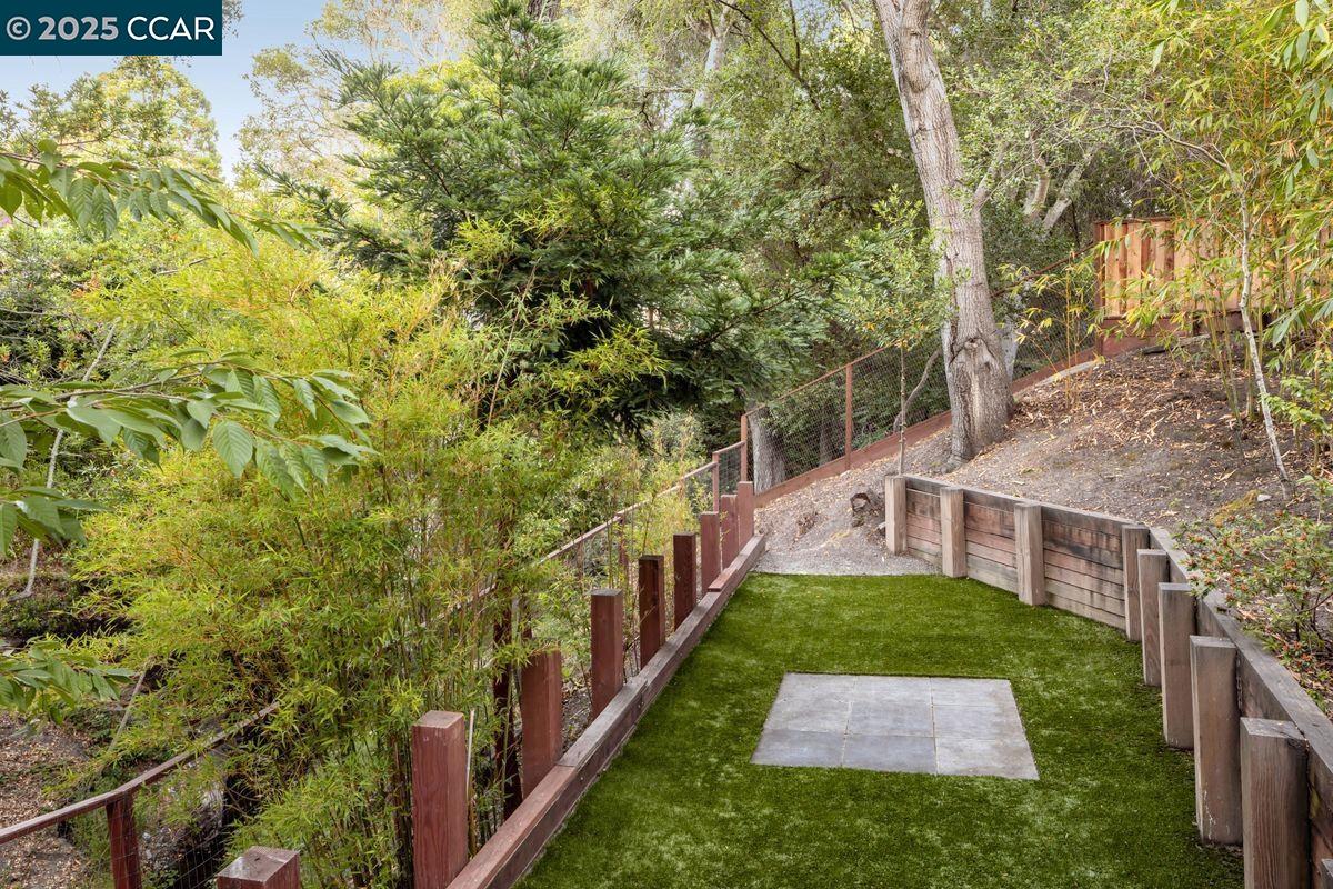 Detail Gallery Image 22 of 28 For 12 Dos Encinas, Orinda,  CA 94563 - 3 Beds | 2 Baths