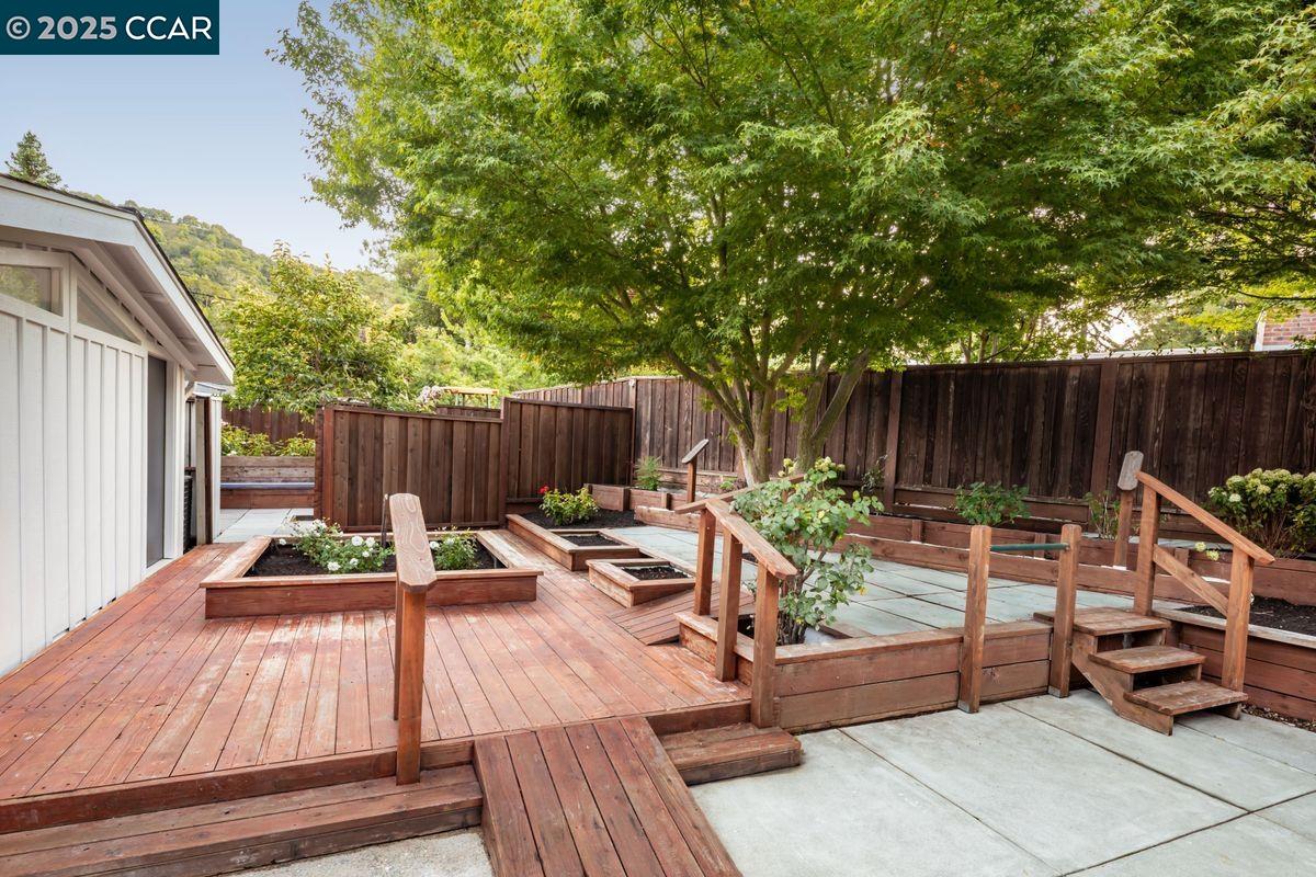 Detail Gallery Image 23 of 28 For 12 Dos Encinas, Orinda,  CA 94563 - 3 Beds | 2 Baths